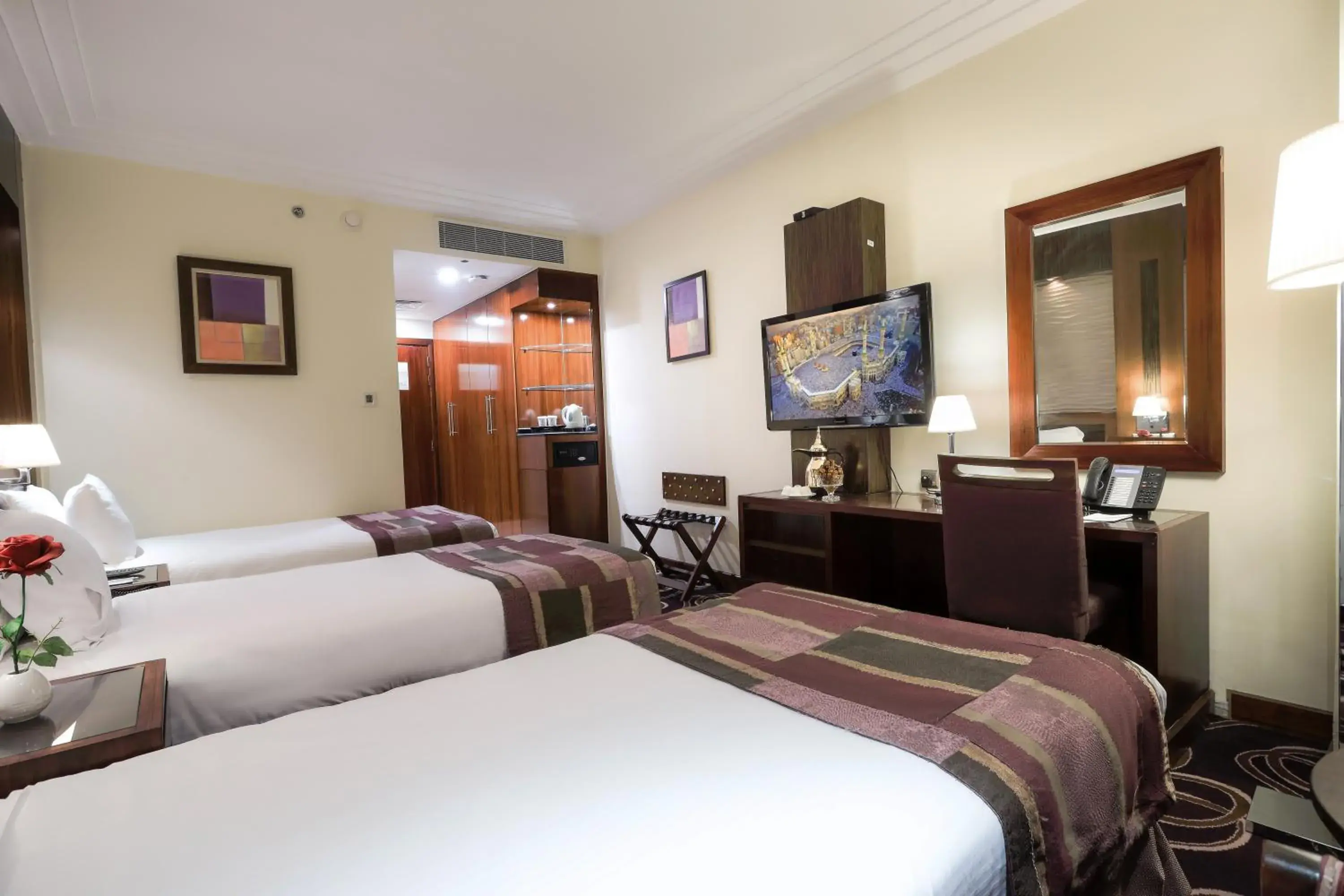 Triple Room in Elaf Kinda Hotel Triple Room in Elaf Kinda Hotel