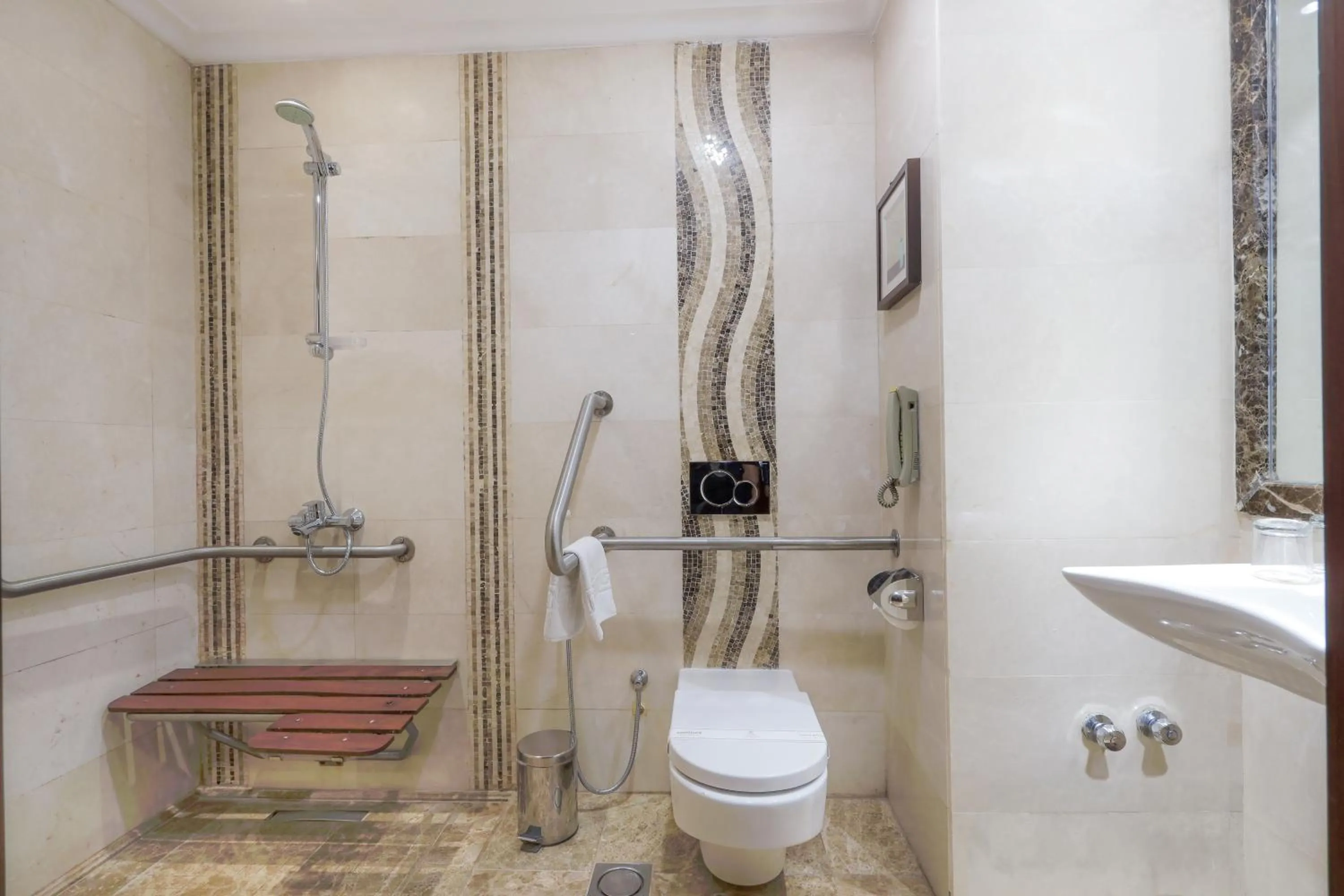 Bathroom in Elaf Kinda Hotel