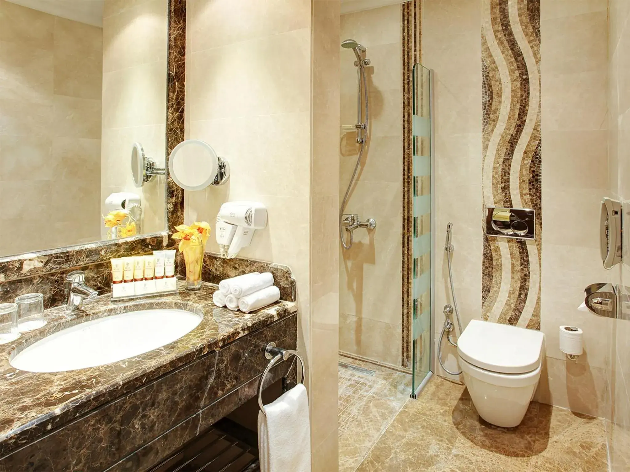 Bathroom in Elaf Kinda Hotel Bathroom in Elaf Kinda Hotel