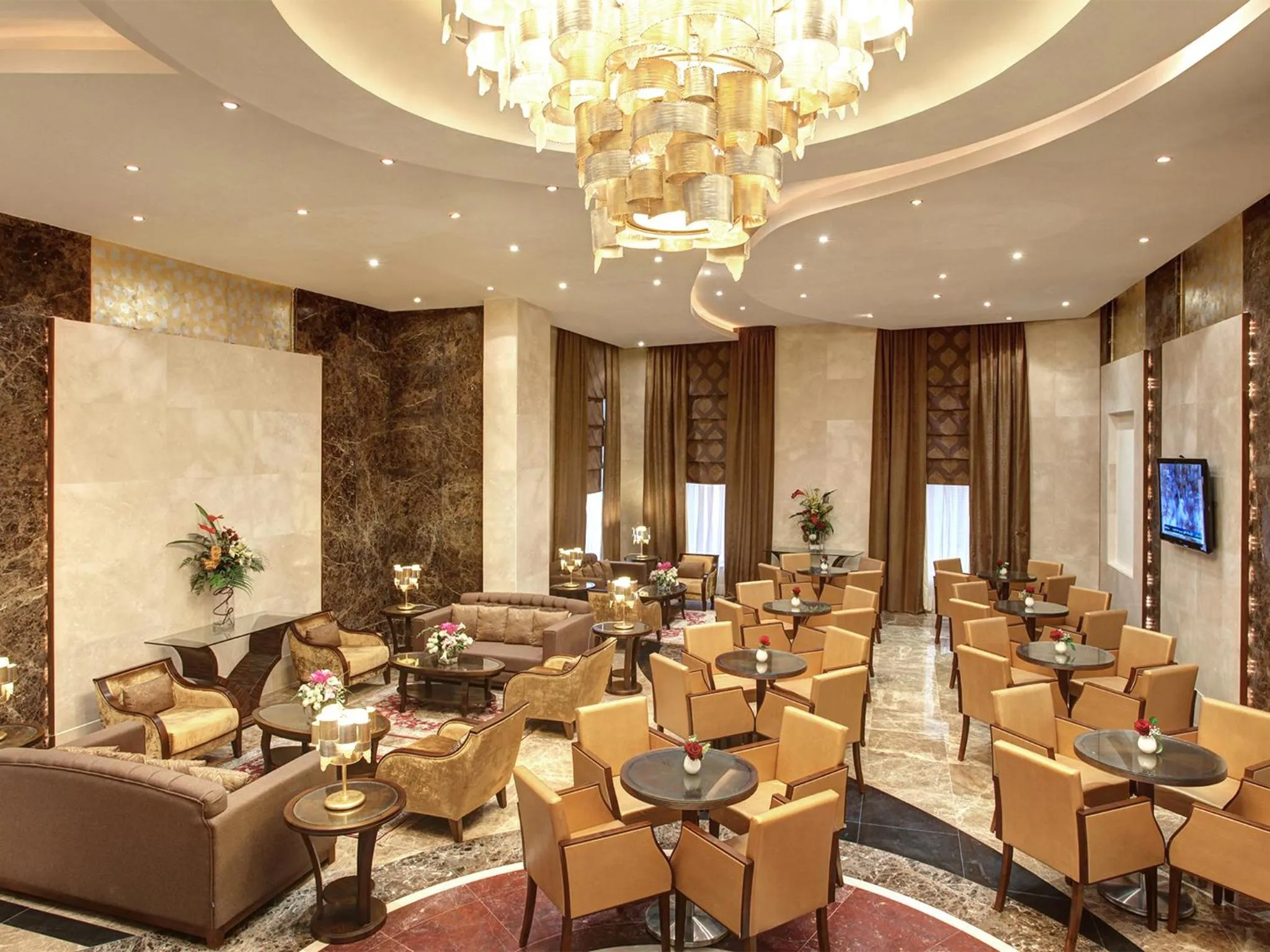 Communal lounge/ TV room in Elaf Kinda Hotel