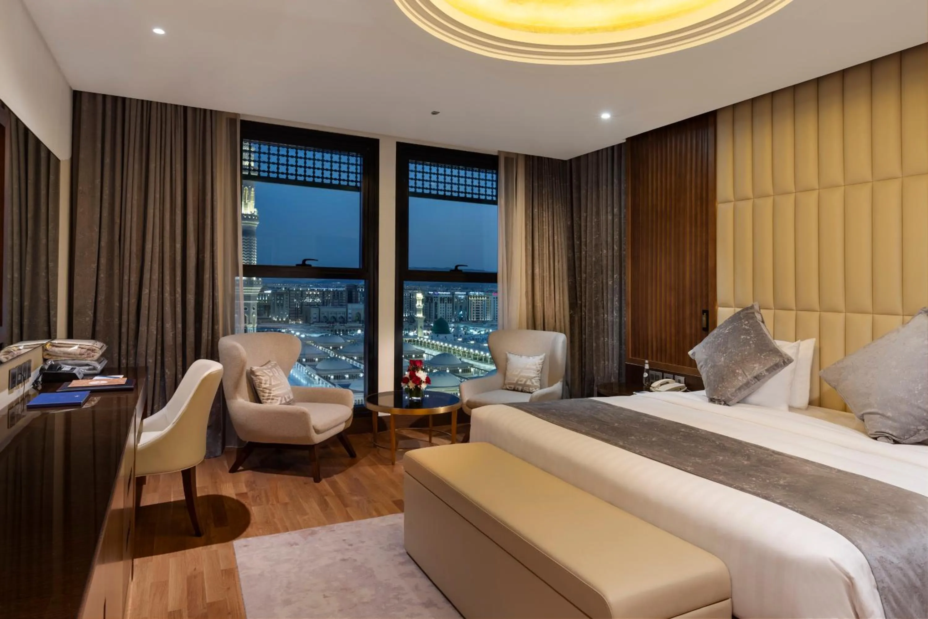 Bedroom, Bed in The Oberoi Madina المدينة أوبروي