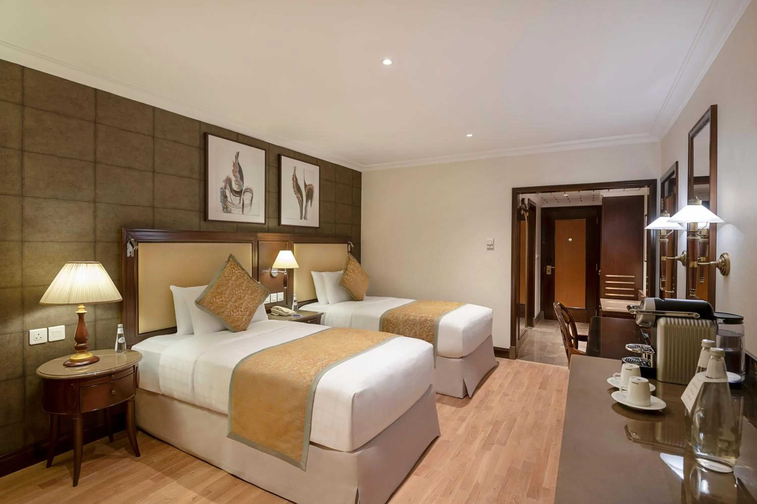 Bed in The Oberoi Madina المدينة أوبروي