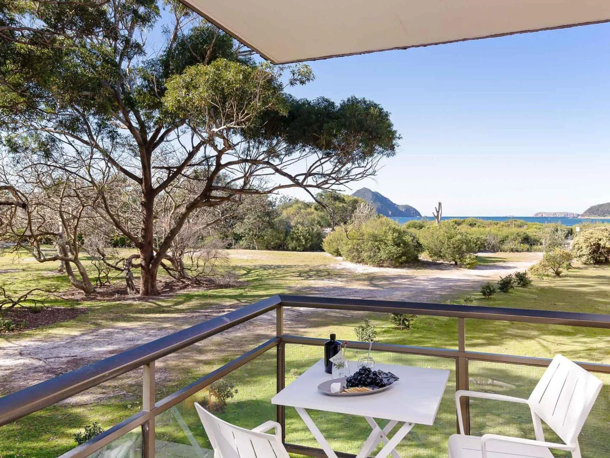 Intrepid 1 3 Intrepid Close Amazing views of Shoal Bay only 100m from the Beach