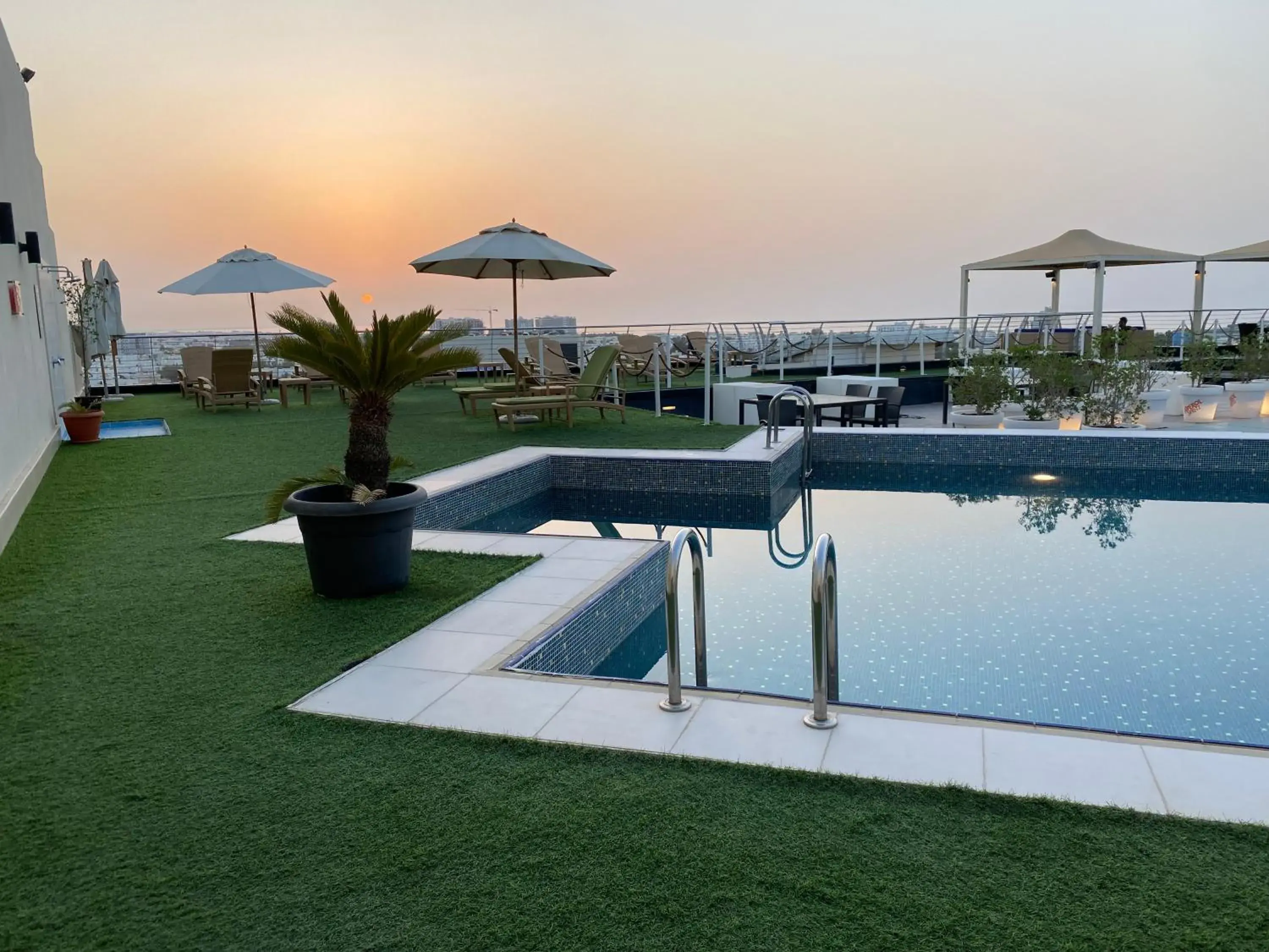 Swimming pool in Golden Tulip Muscat Swimming pool in Golden Tulip Muscat