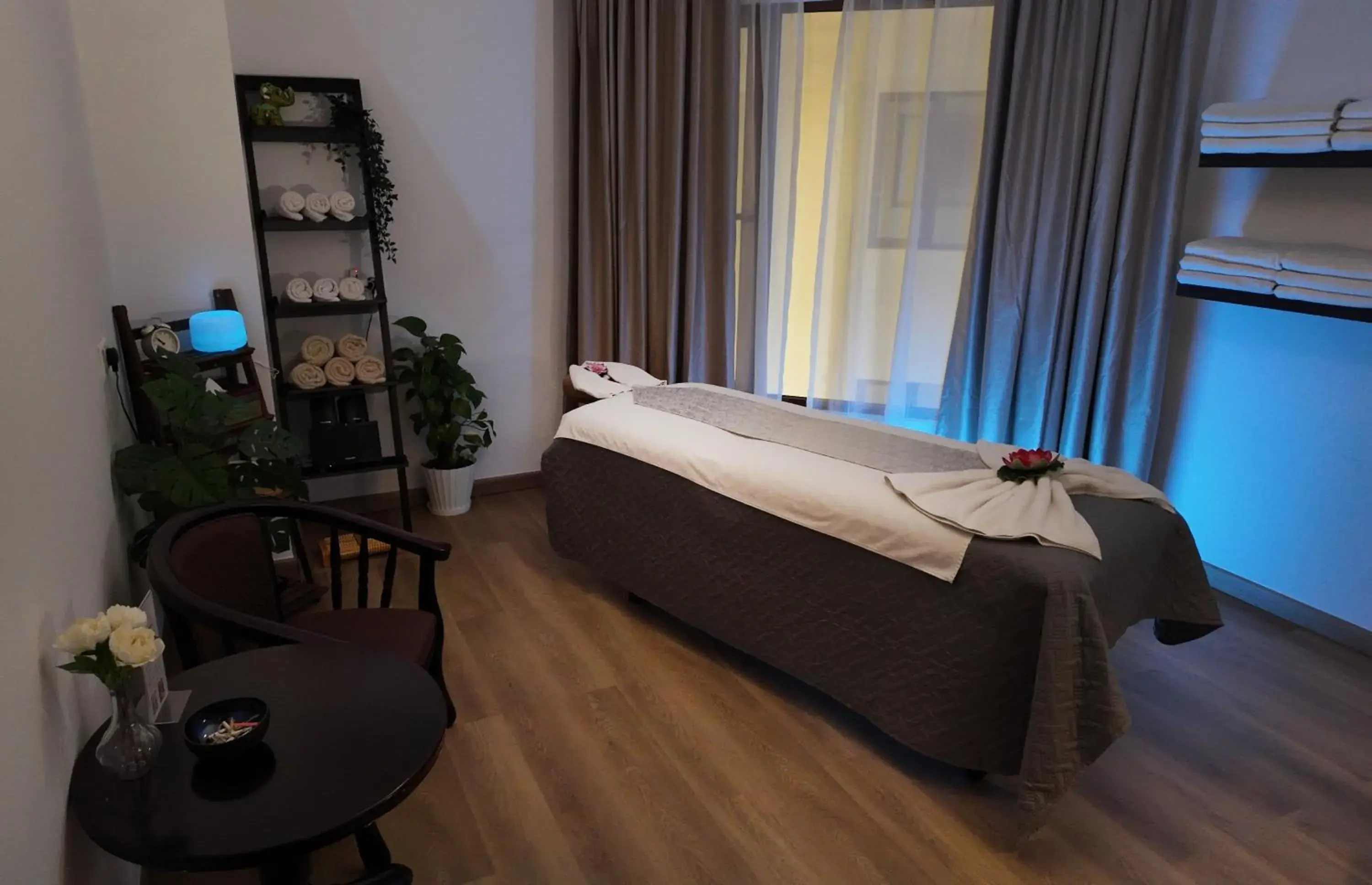 Massage, Bed in Golden Tulip Muscat Massage, Bed in Golden Tulip Muscat