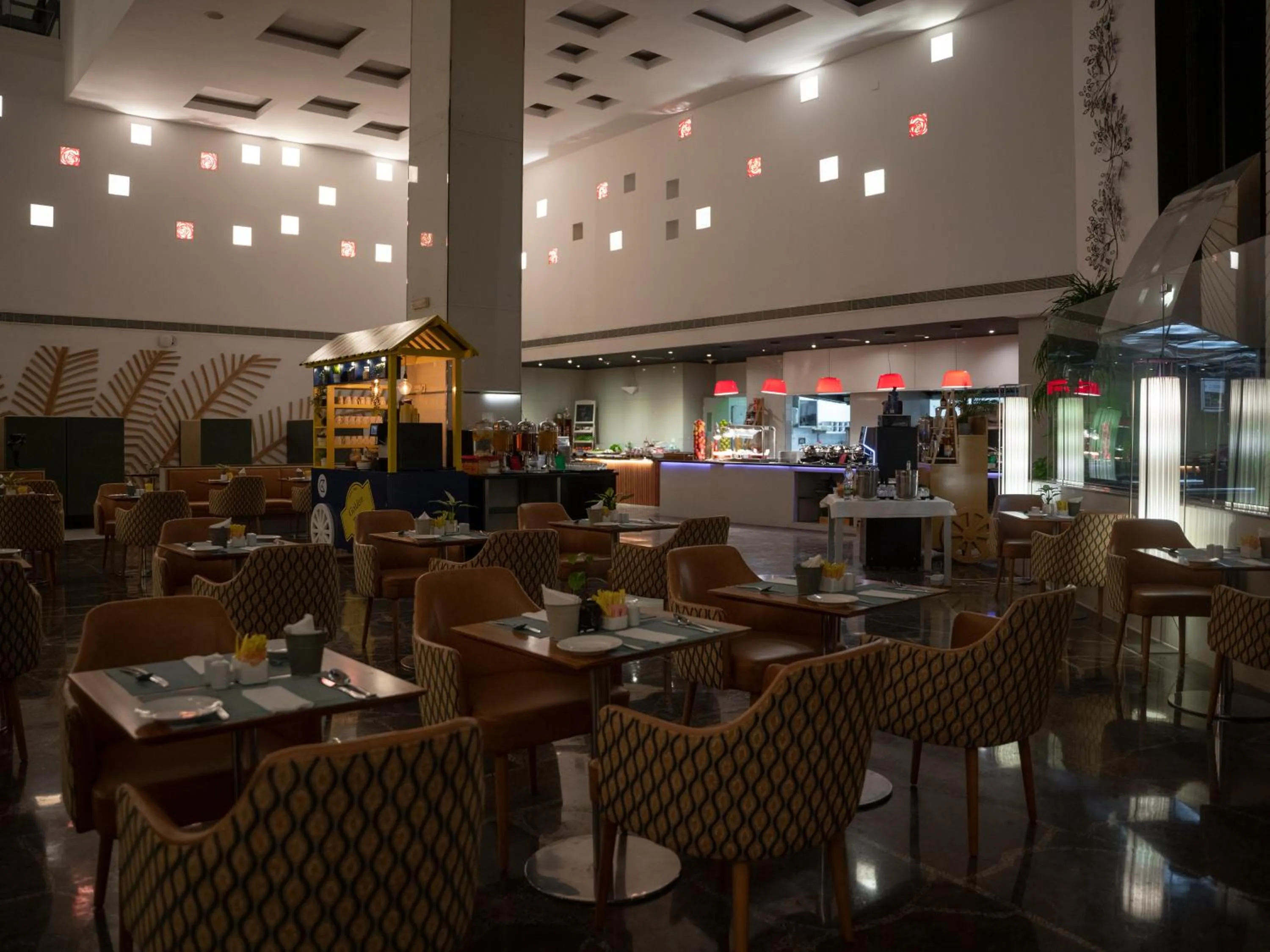 Restaurant/places to eat in Golden Tulip Muscat