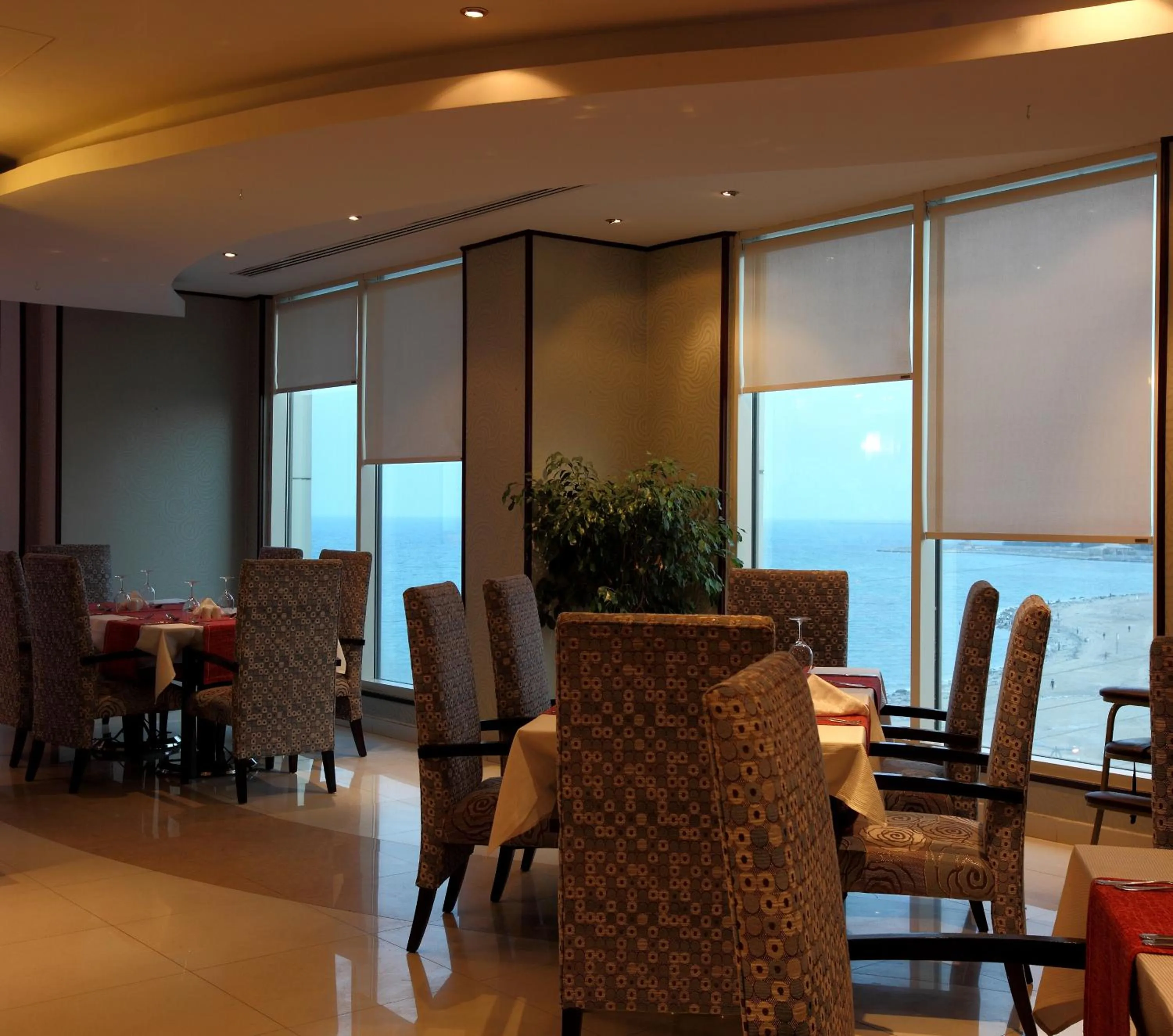 Restaurant/places to eat in Mena Hotel Al Jubail