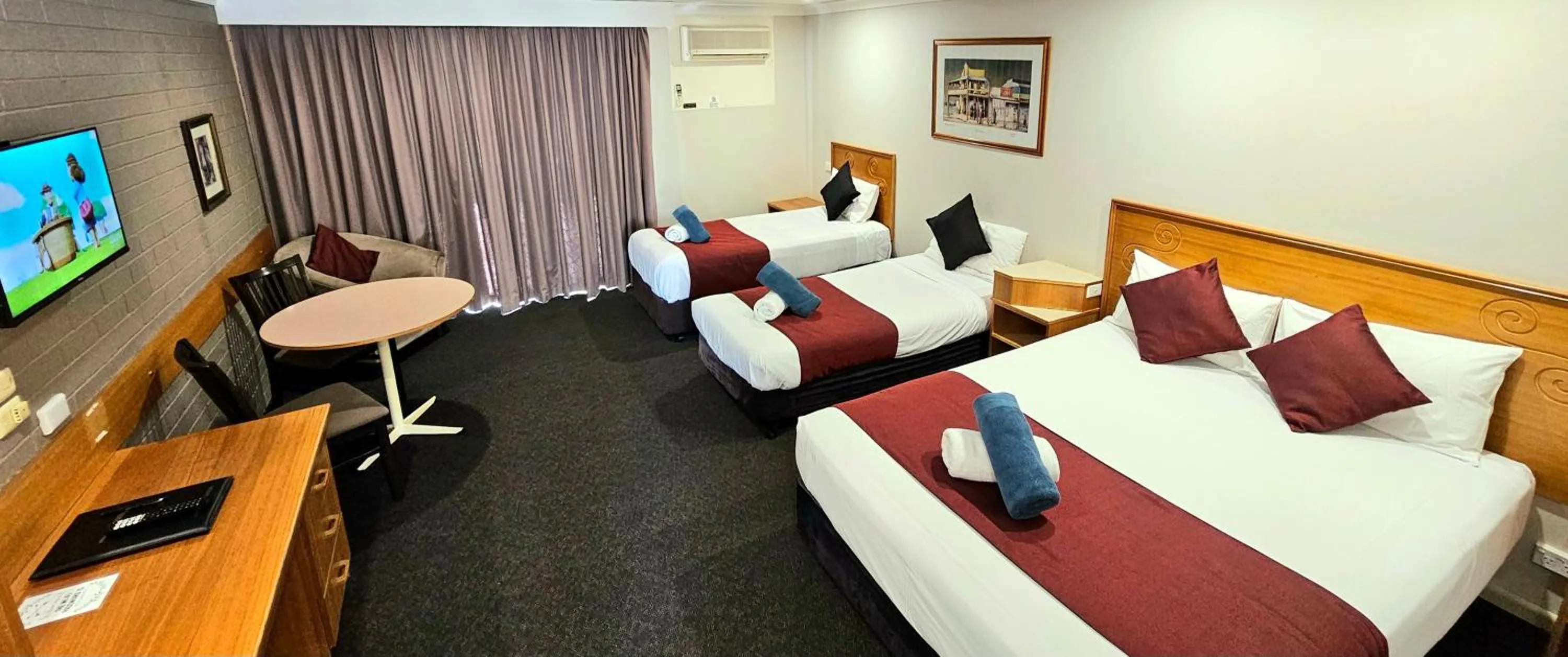 Photo of the whole room in Hilltops Retreat Motor Inn