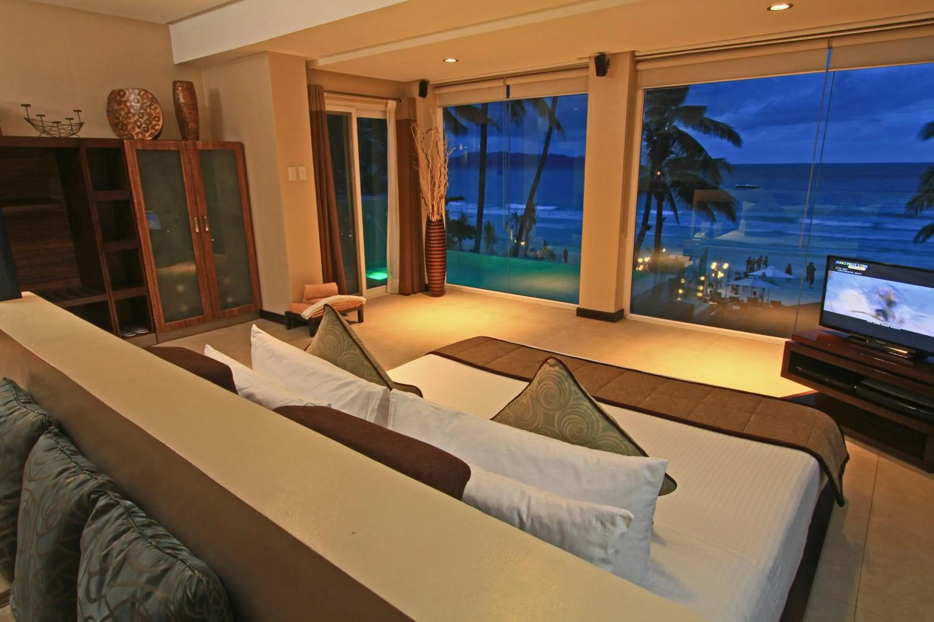 Bed in Two Seasons Boracay Resort