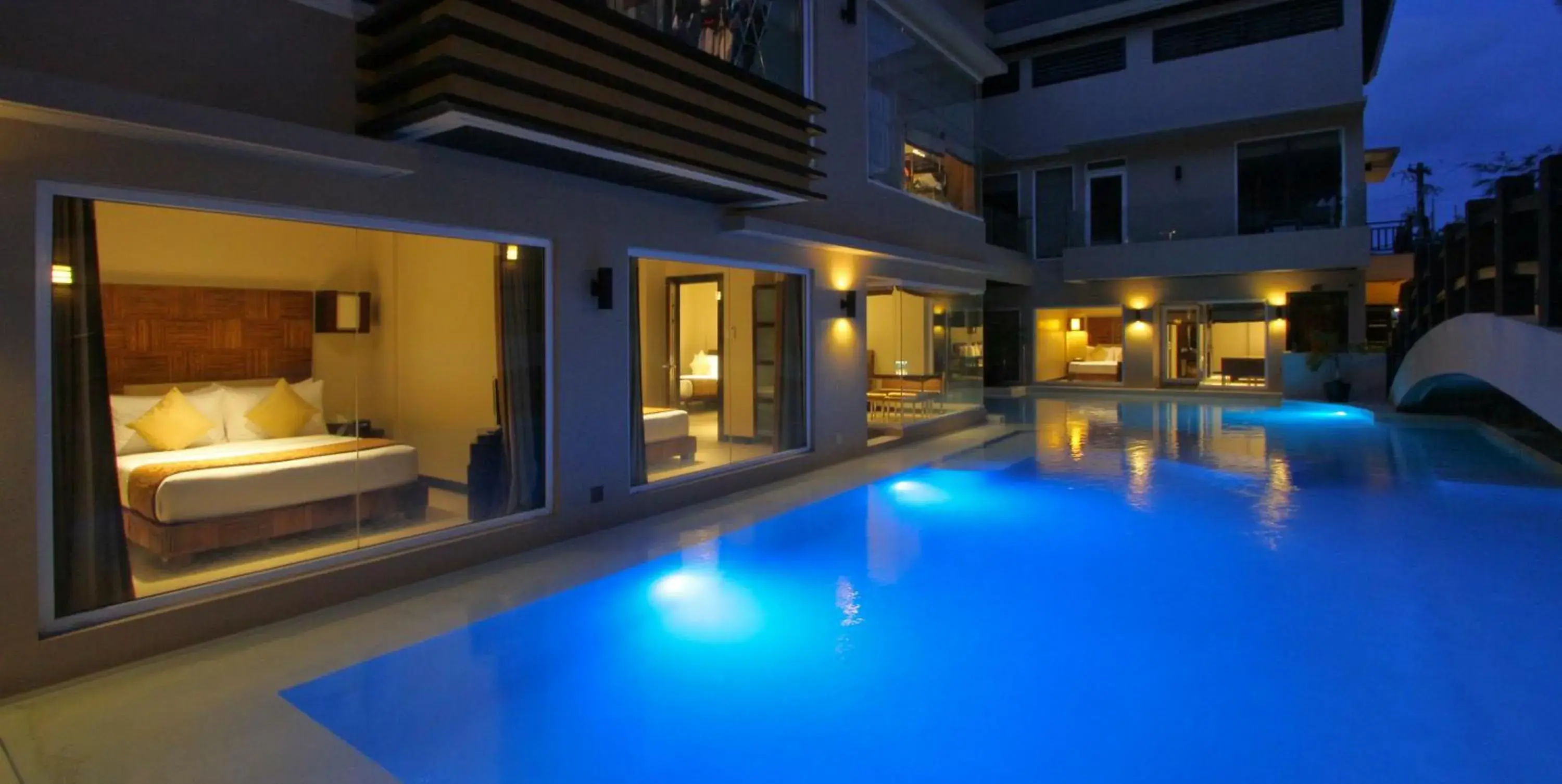 Swimming pool in Two Seasons Boracay Resort Swimming pool in Two Seasons Boracay Resort