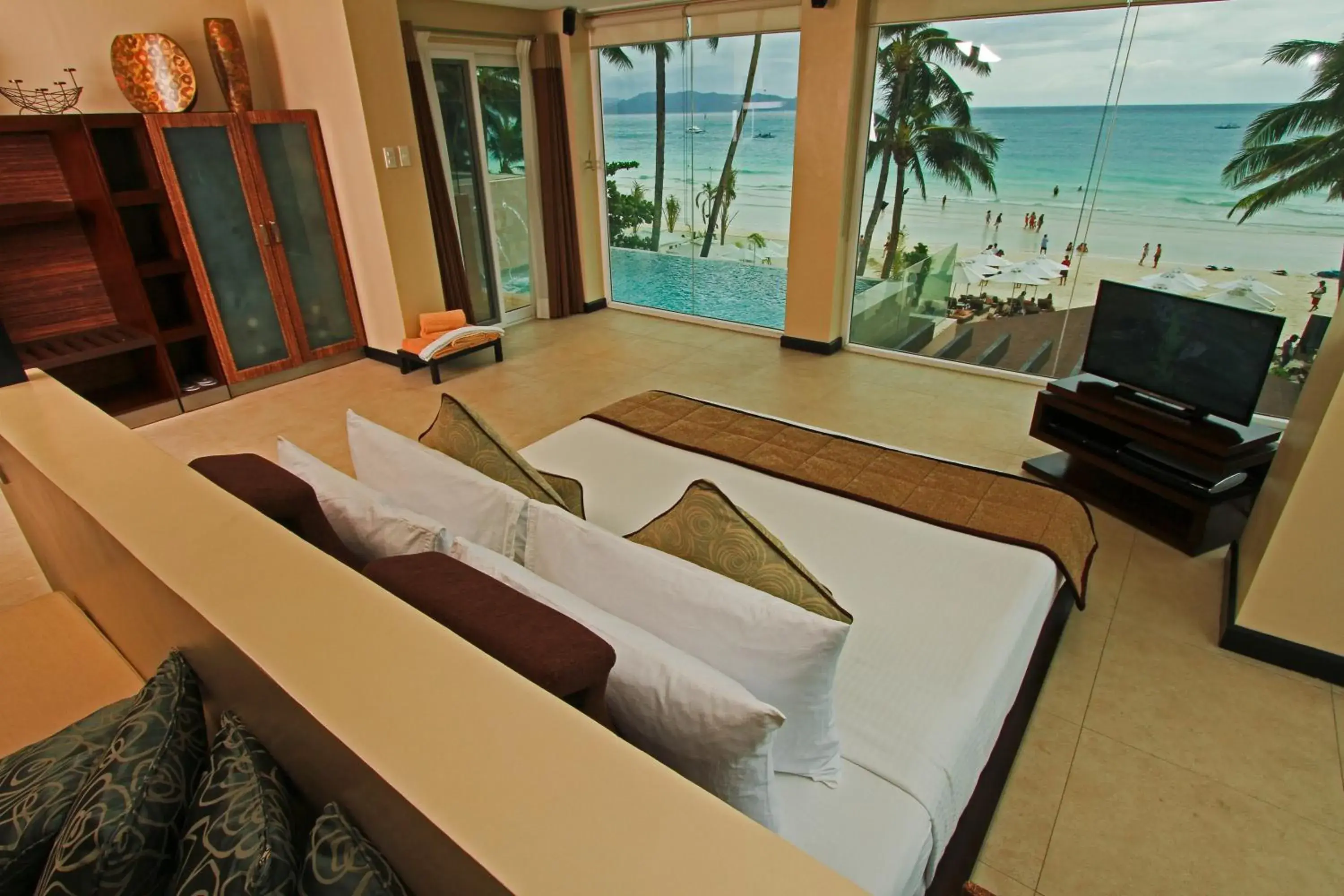 Bed in Two Seasons Boracay Resort Bed in Two Seasons Boracay Resort