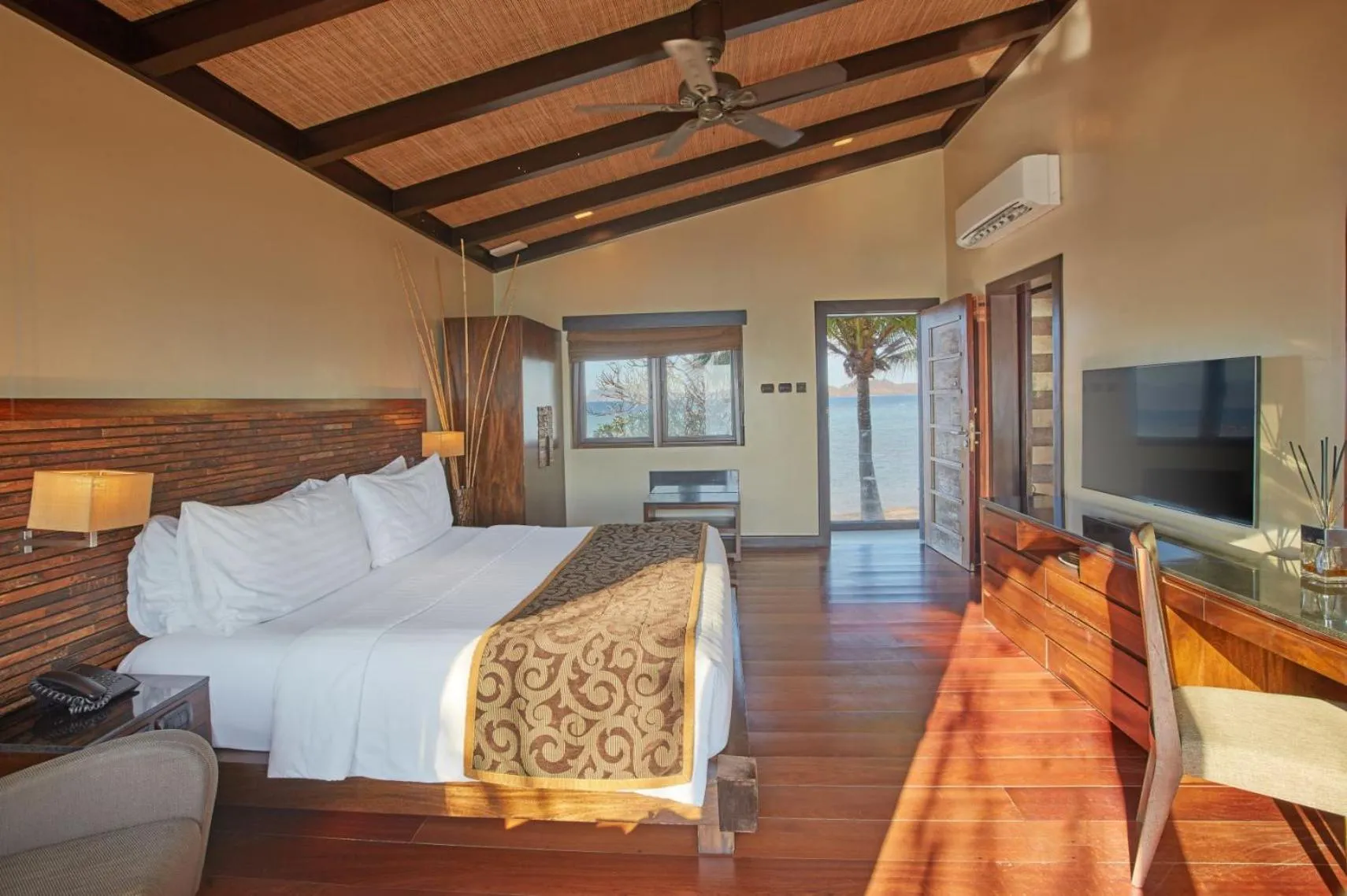 Bed in Two Seasons Coron Island Resort