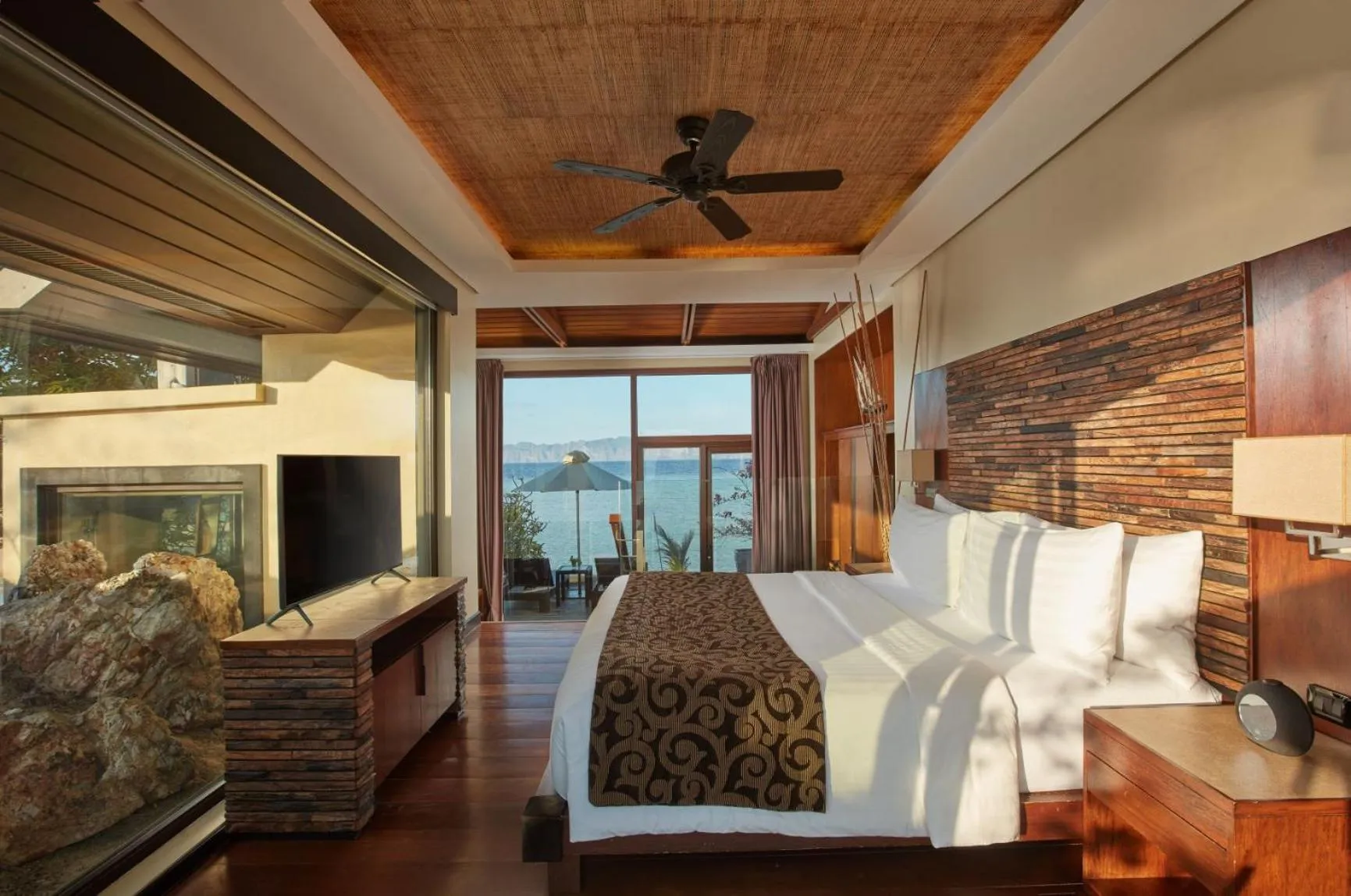 Bed in Two Seasons Coron Island Resort