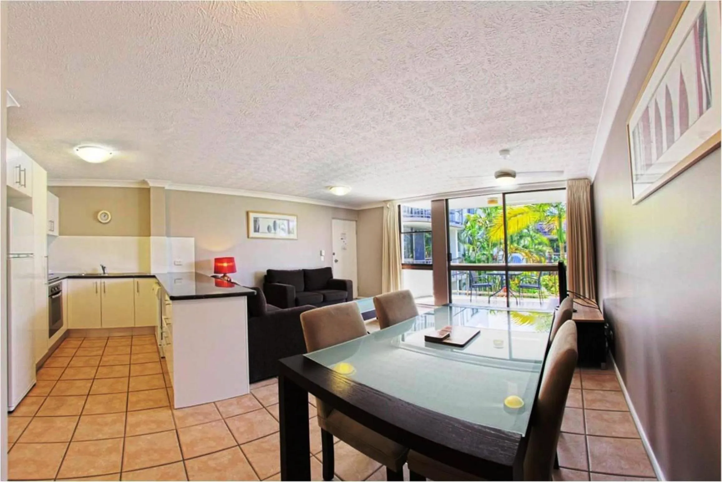 Dining area in Headland Tropicana Resort