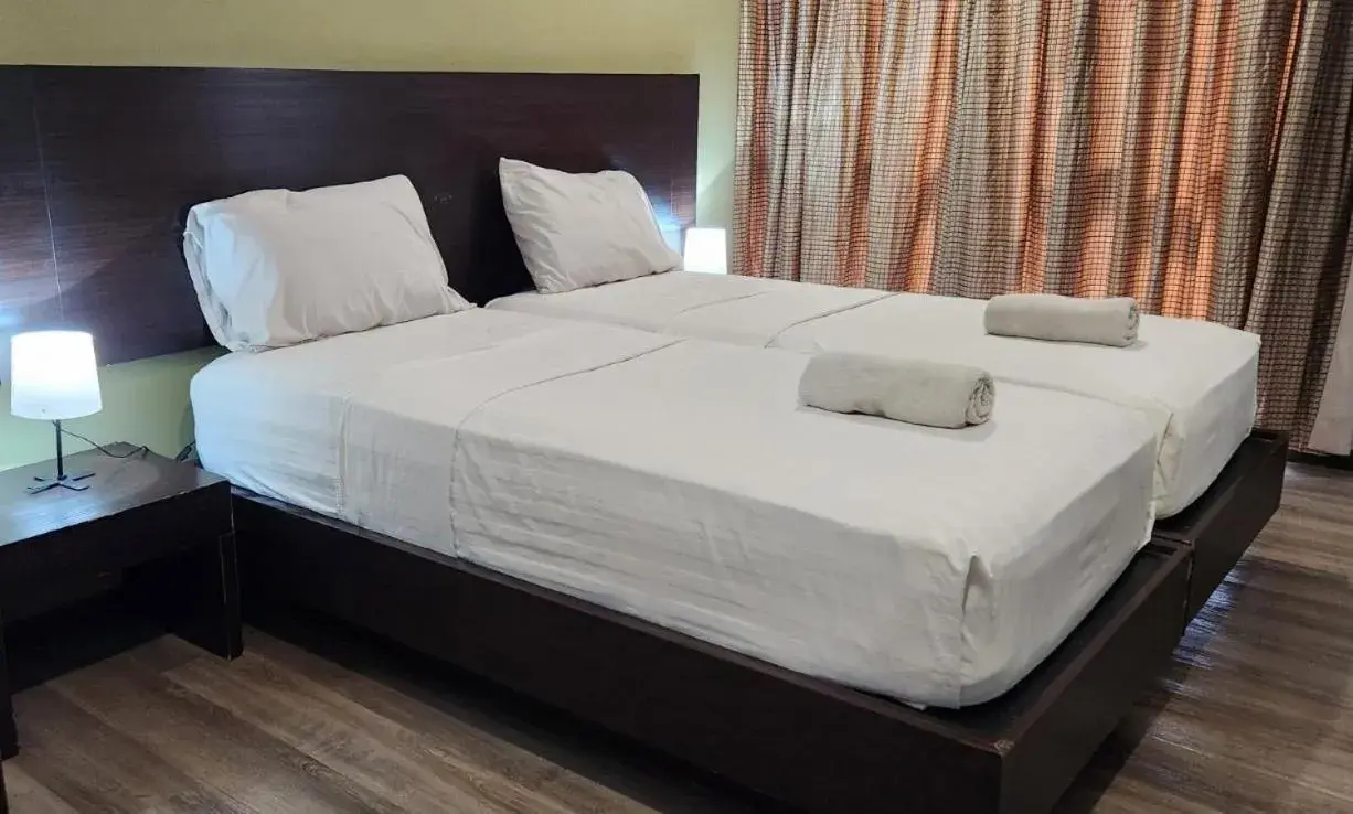 King Room in Lorenzzo Suites Hotel Makati King Room in Lorenzzo Suites Hotel Makati