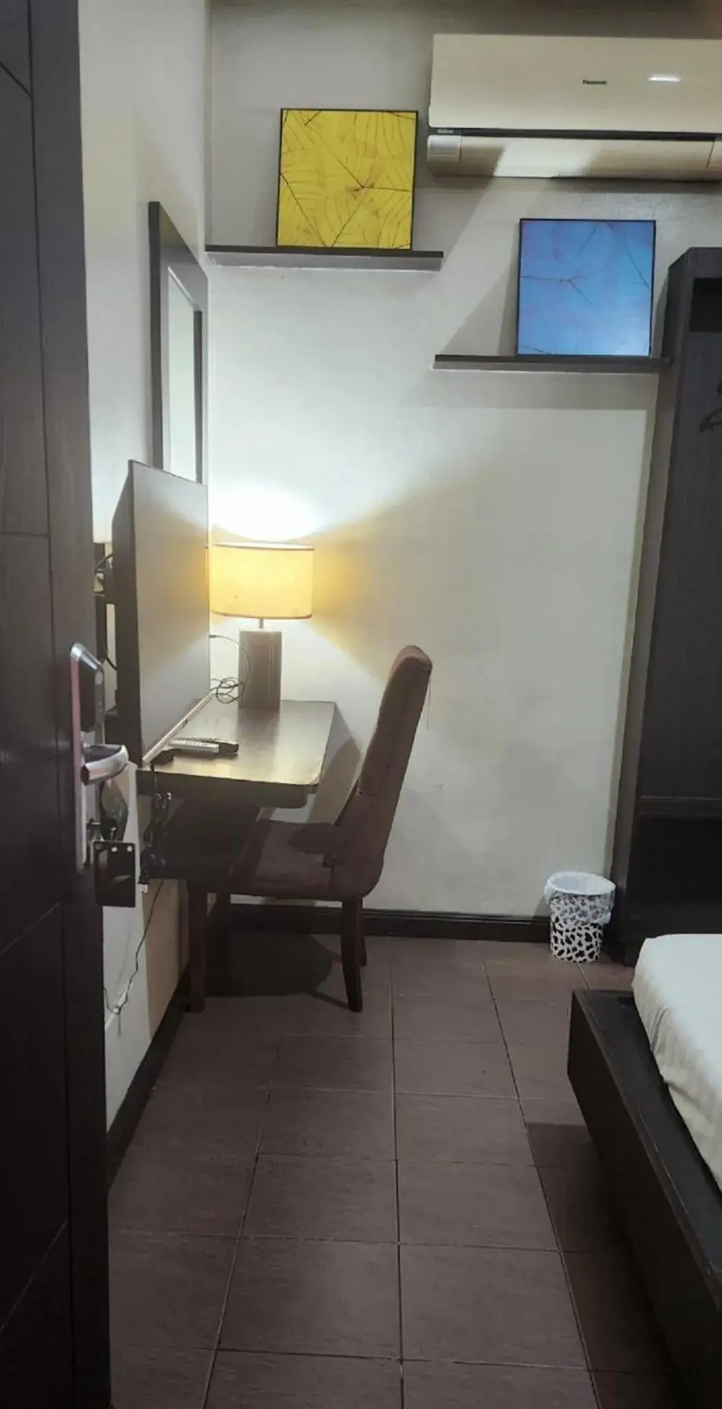 Bed in Lorenzzo Suites Hotel Makati Bed in Lorenzzo Suites Hotel Makati