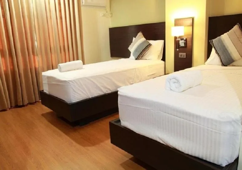 Bed in Lorenzzo Suites Hotel Makati