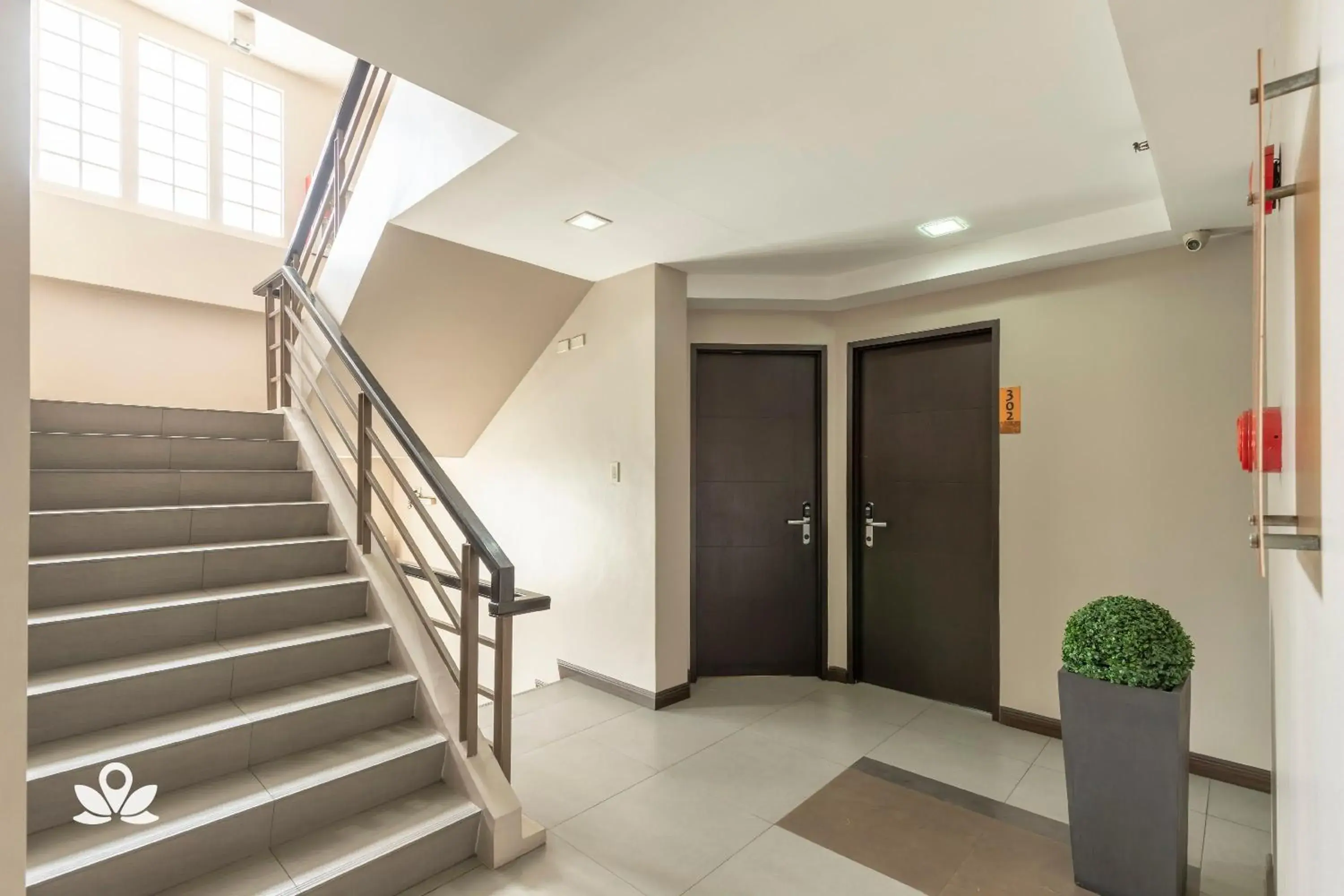 Property building in Lorenzzo Suites Hotel Makati Property building in Lorenzzo Suites Hotel Makati