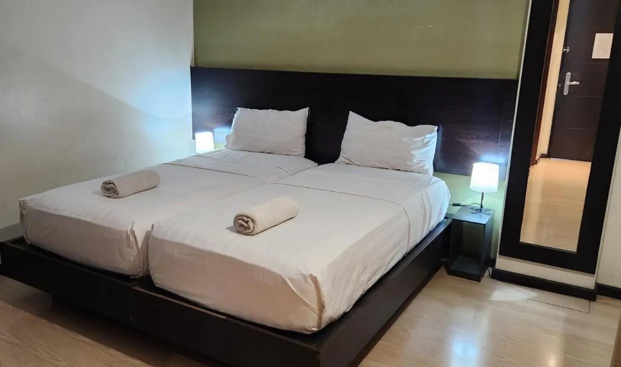 King Room in Lorenzzo Suites Hotel Makati