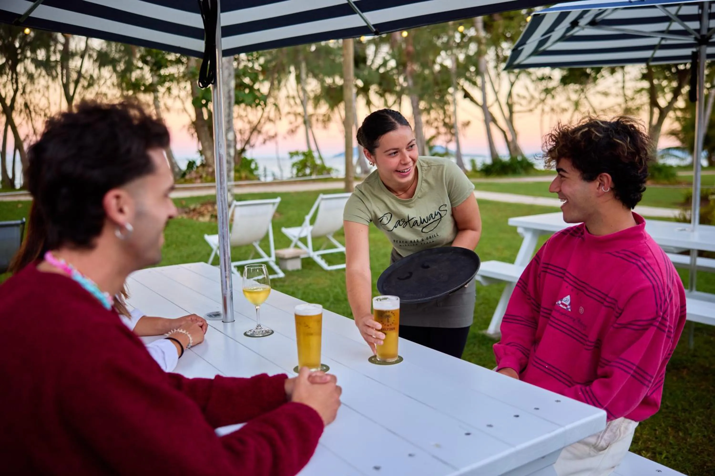 Restaurant/places to eat in Castaways Resort & Spa On Mission Beach