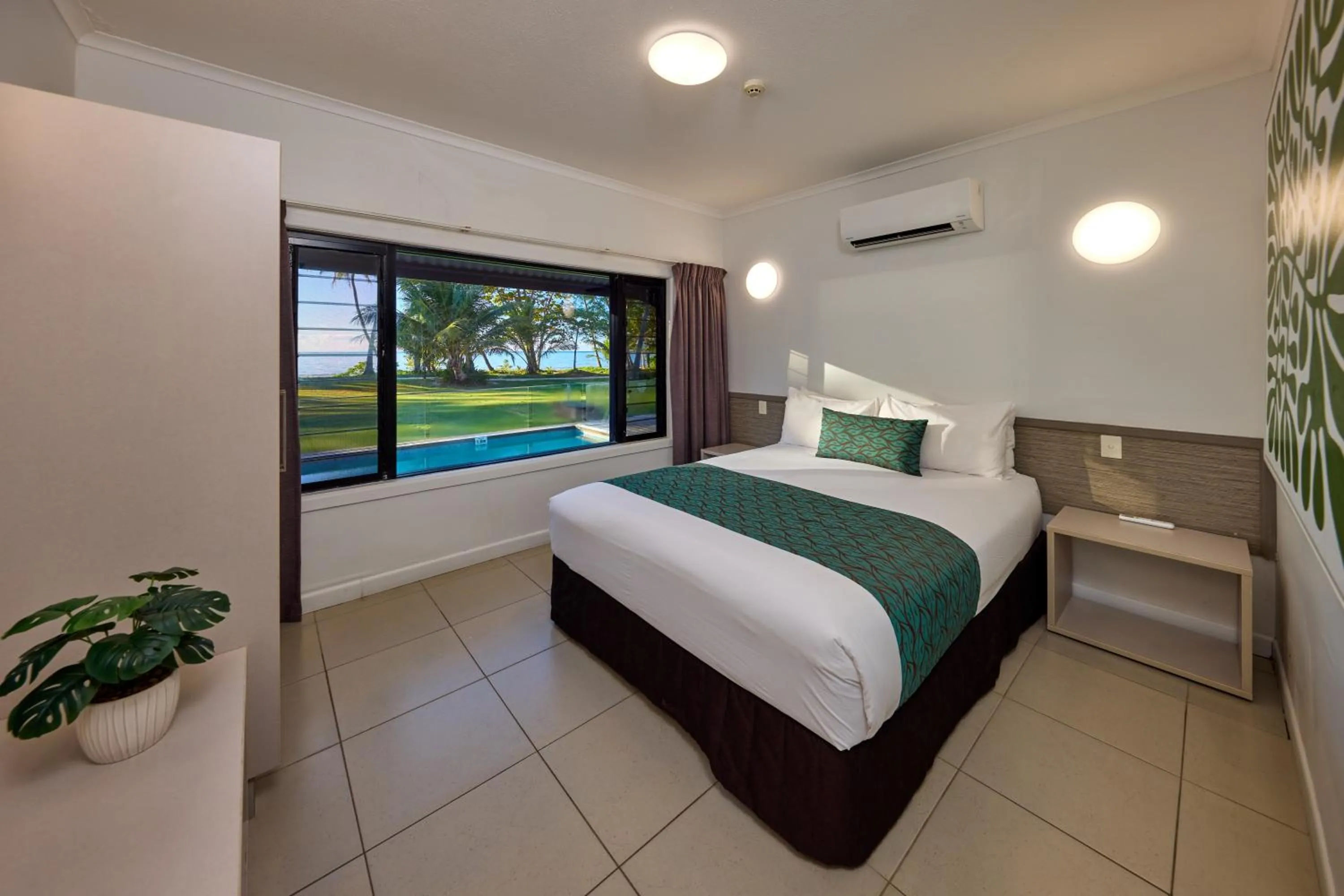 Bed in Castaways Resort & Spa On Mission Beach