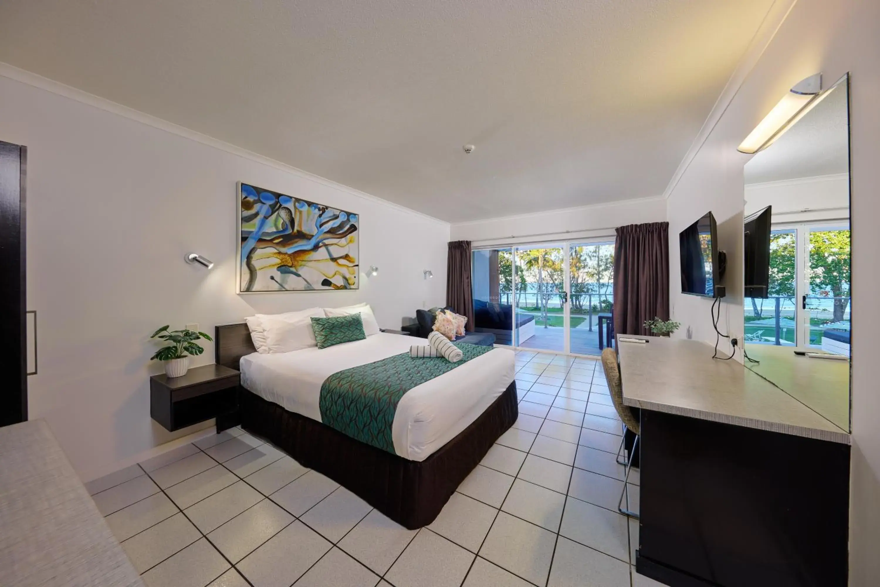 Bed in Castaways Resort & Spa On Mission Beach Bed in Castaways Resort & Spa On Mission Beach