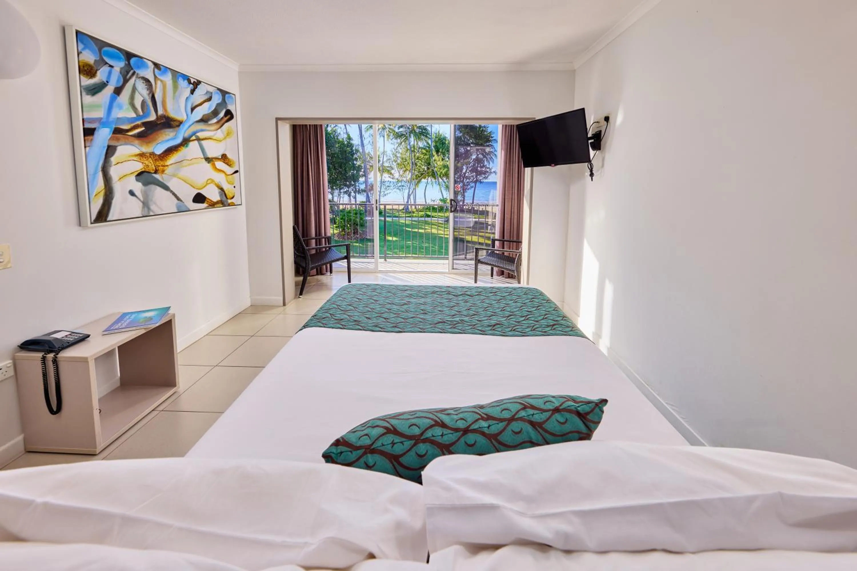 Bed in Castaways Resort & Spa On Mission Beach