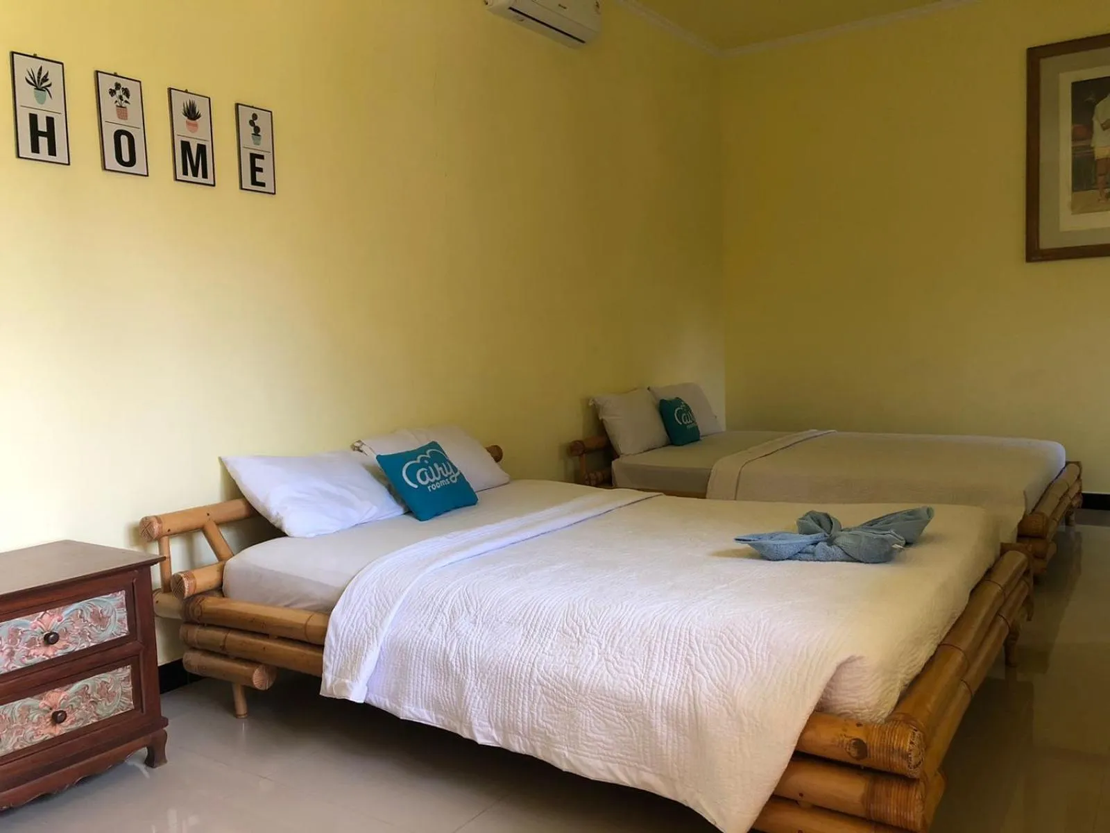 Bed in Puri Mandhara Lovina