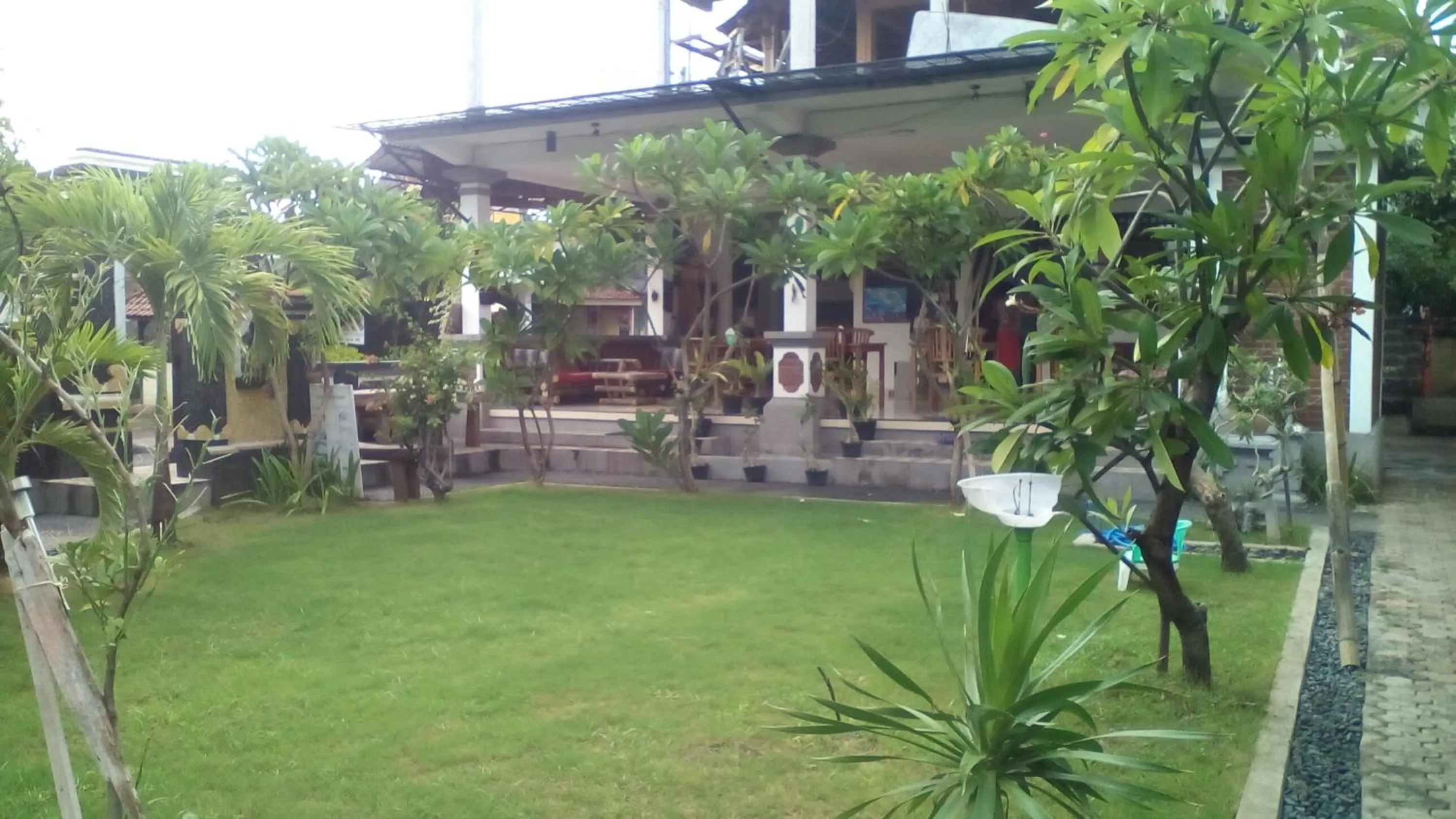 Garden view in Puri Mandhara Lovina