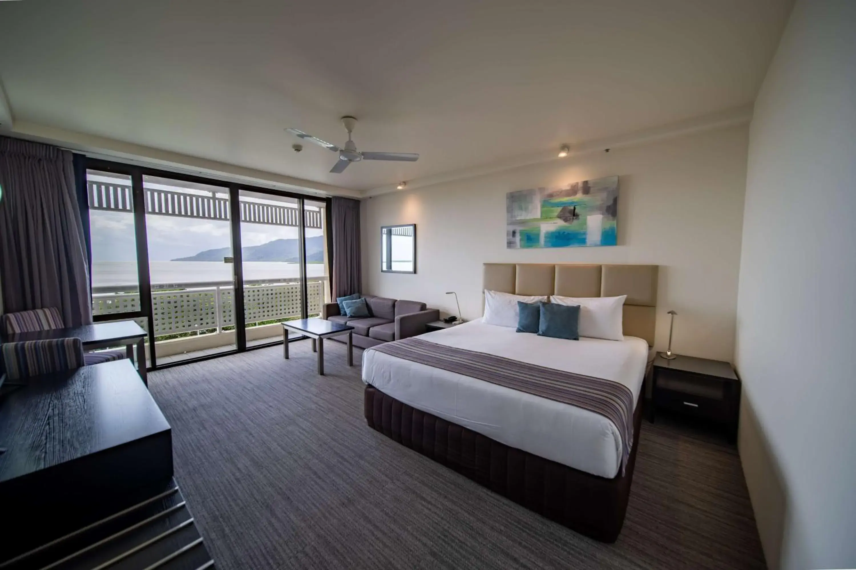 Bedroom, Bed in Rydges Esplanade Resort Cairns Bedroom, Bed in Rydges Esplanade Resort Cairns