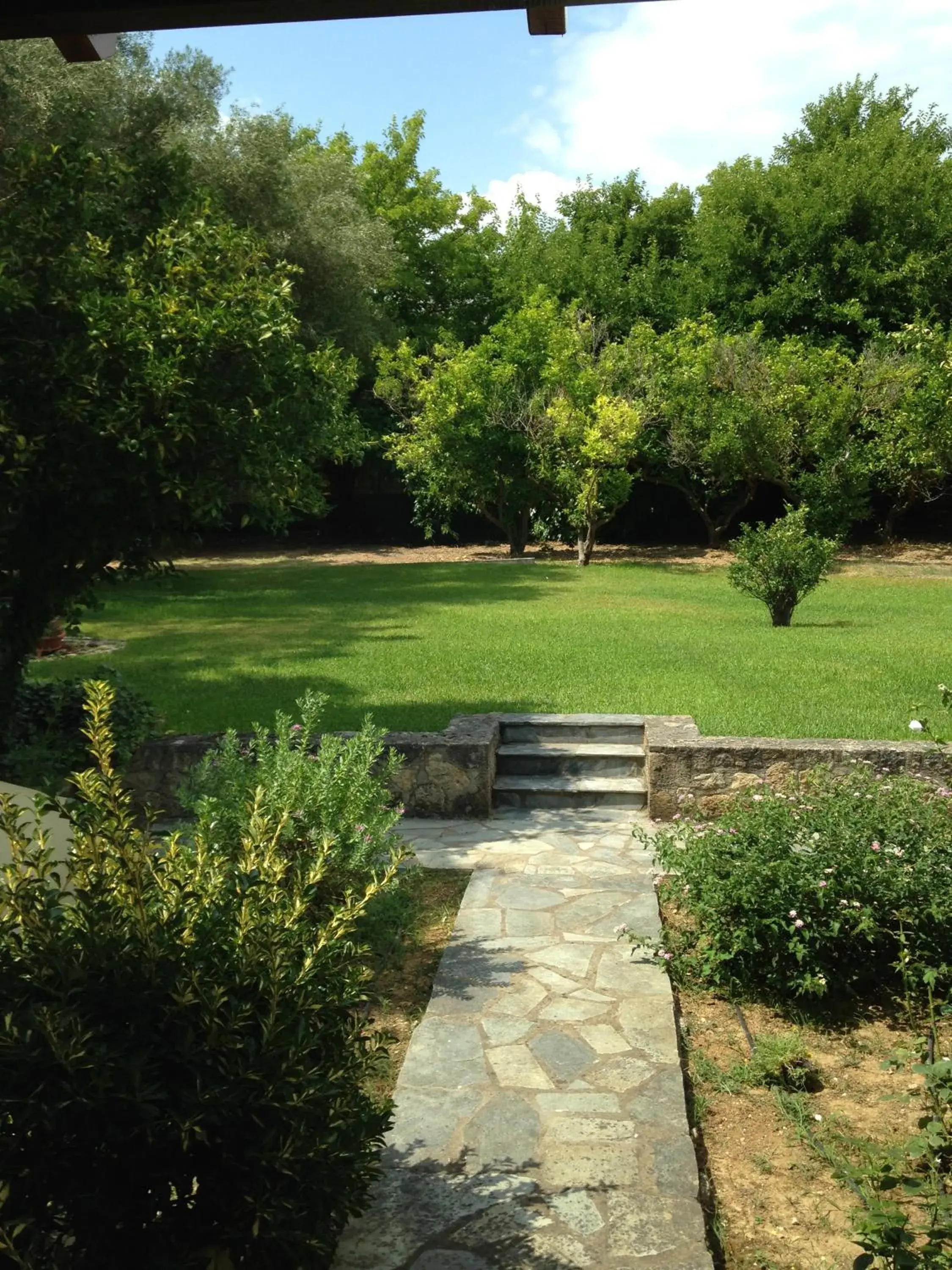 Apartment with Garden View in Inglessata Rose Apartment with Garden View in Inglessata Rose