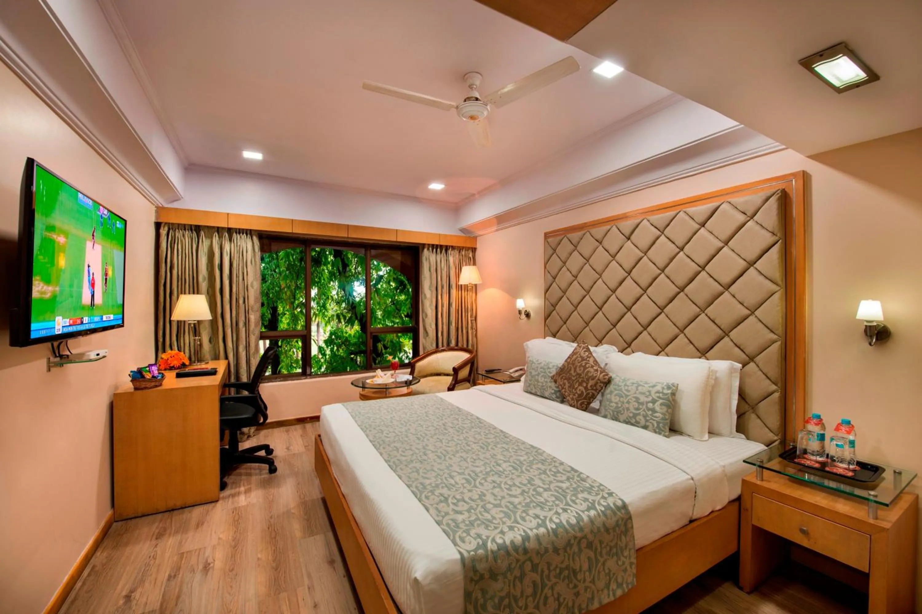 Photo of the whole room, Bed in Lords Inn Vadodara