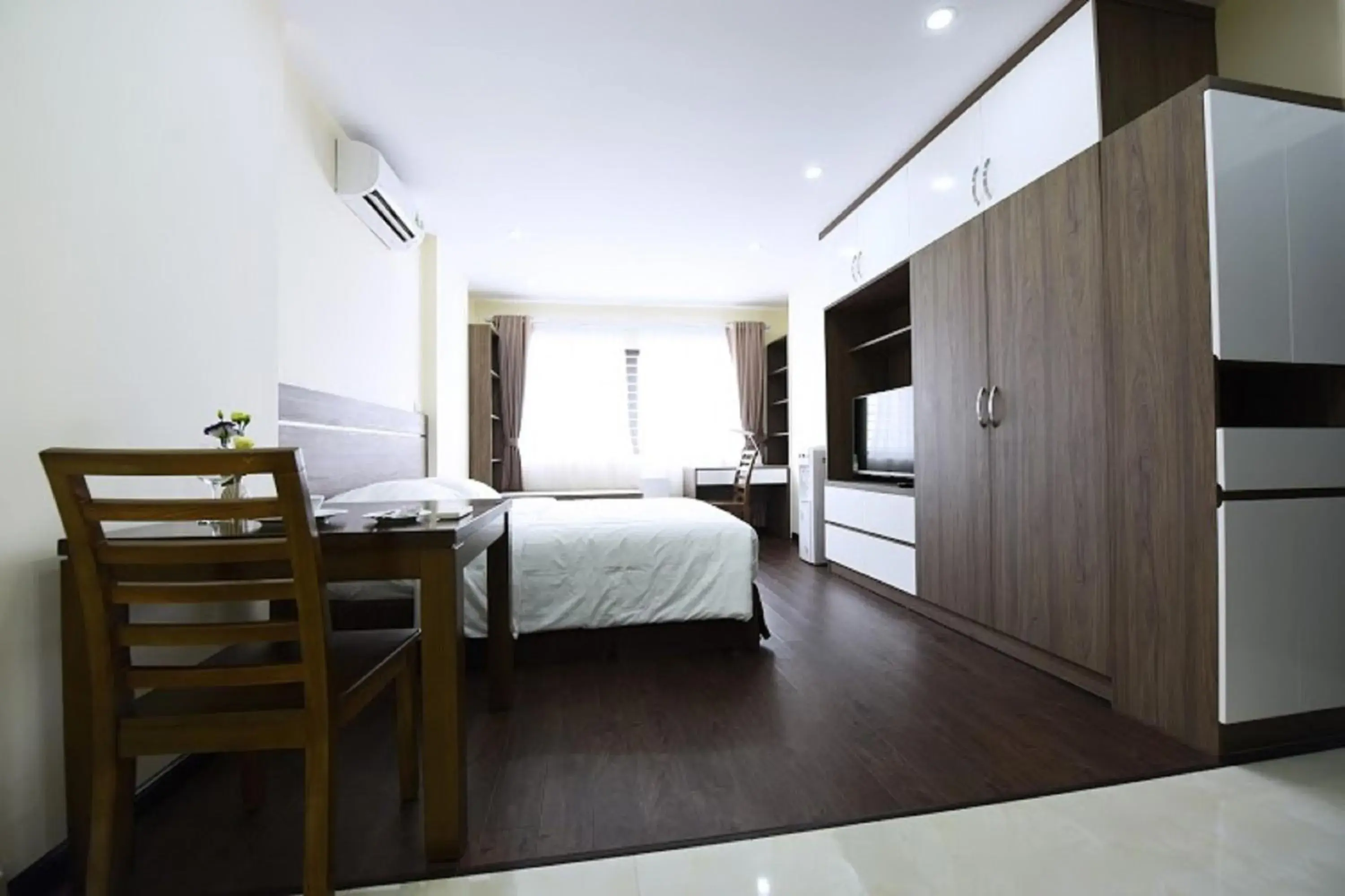 TV and multimedia, Bed in Granda Legend Apartment TV and multimedia, Bed in Granda Legend Apartment