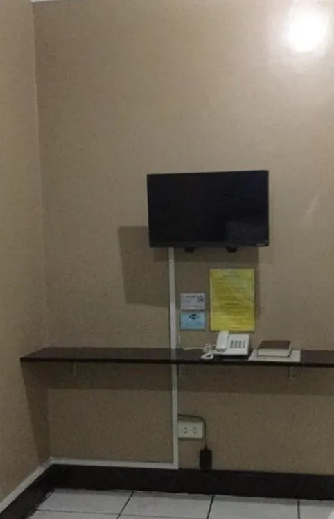 Bedroom in La Brea Inn