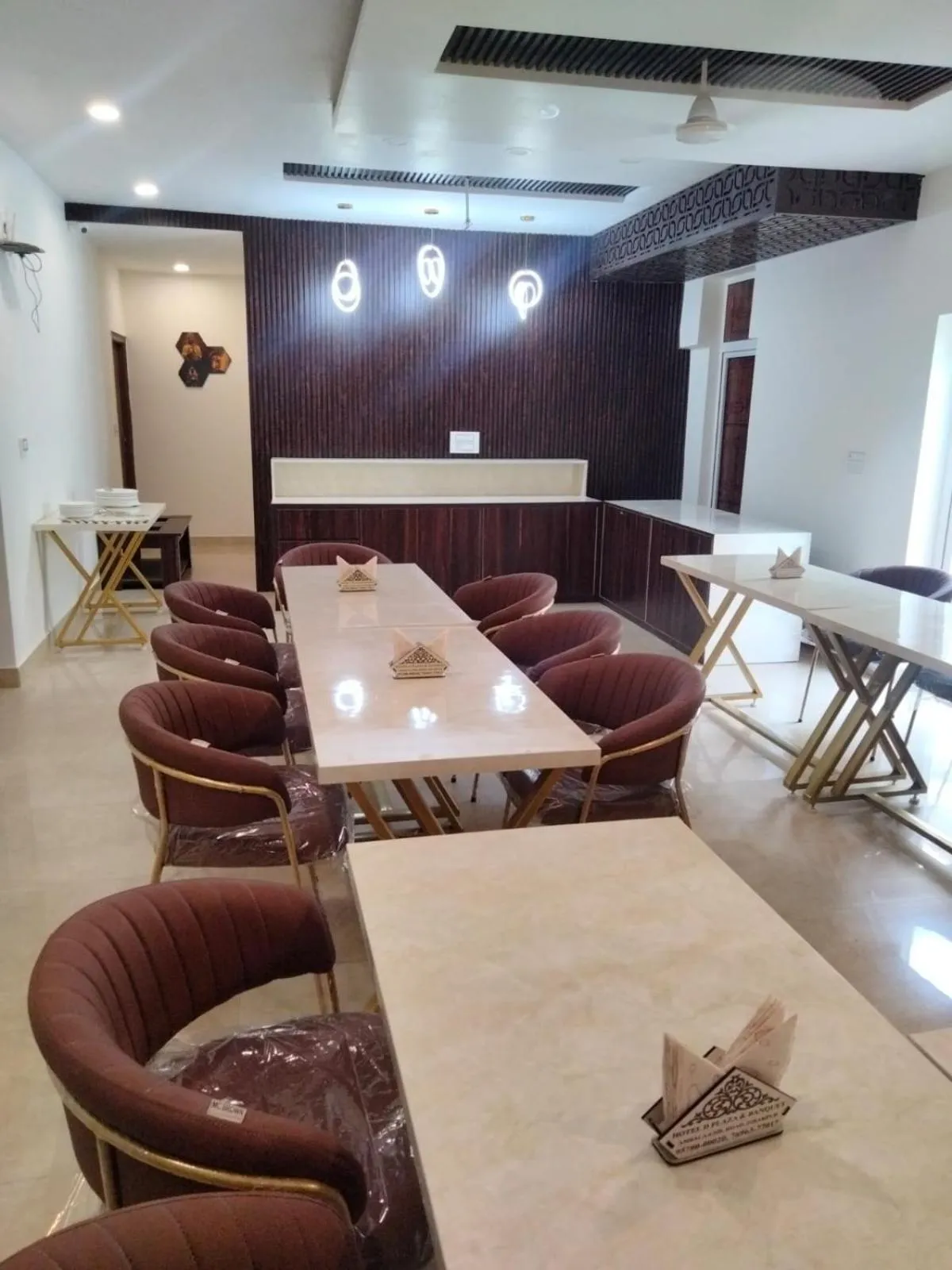 Restaurant/places to eat in Hotel D Plaza