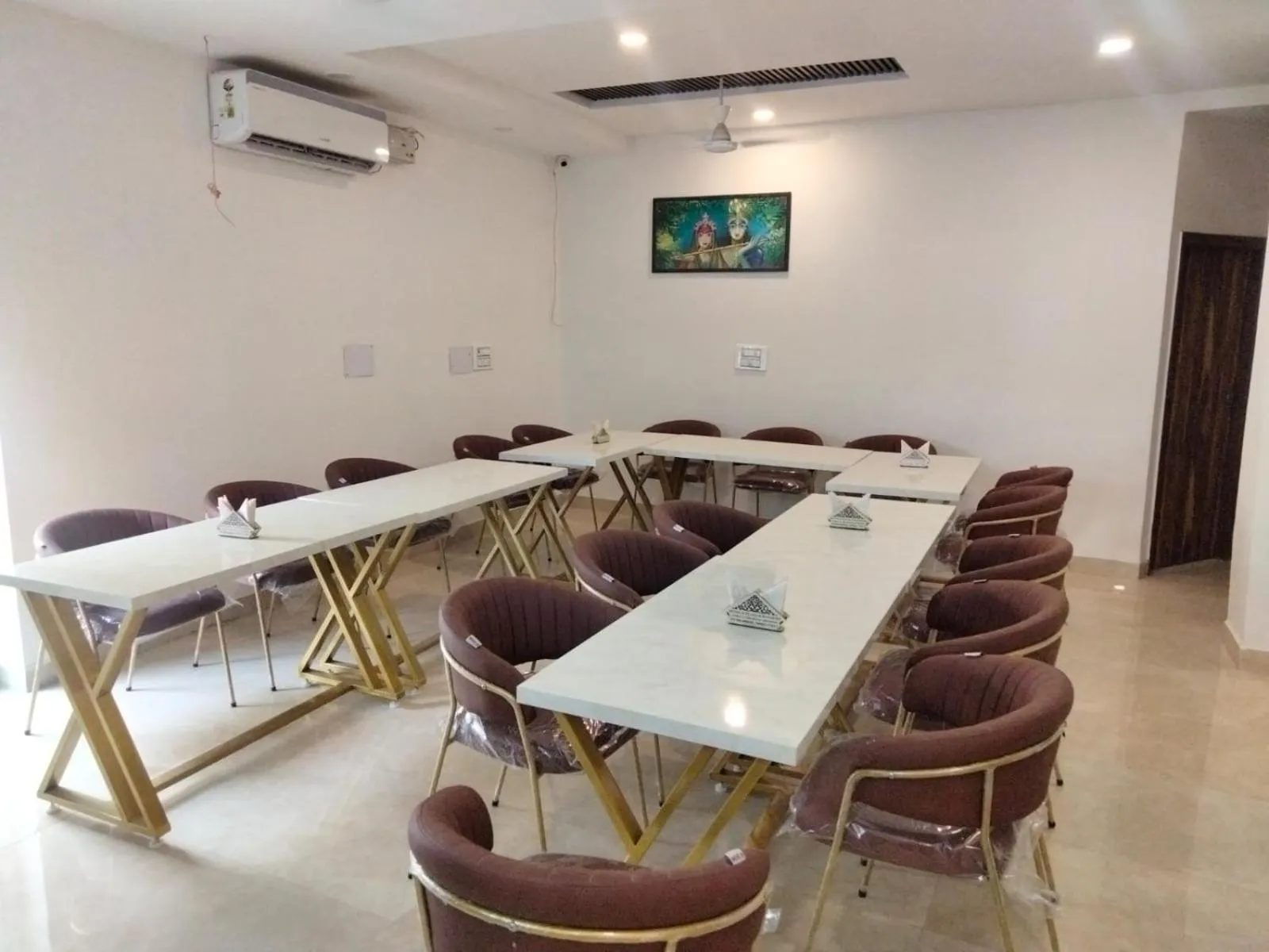 Restaurant/places to eat in Hotel D Plaza