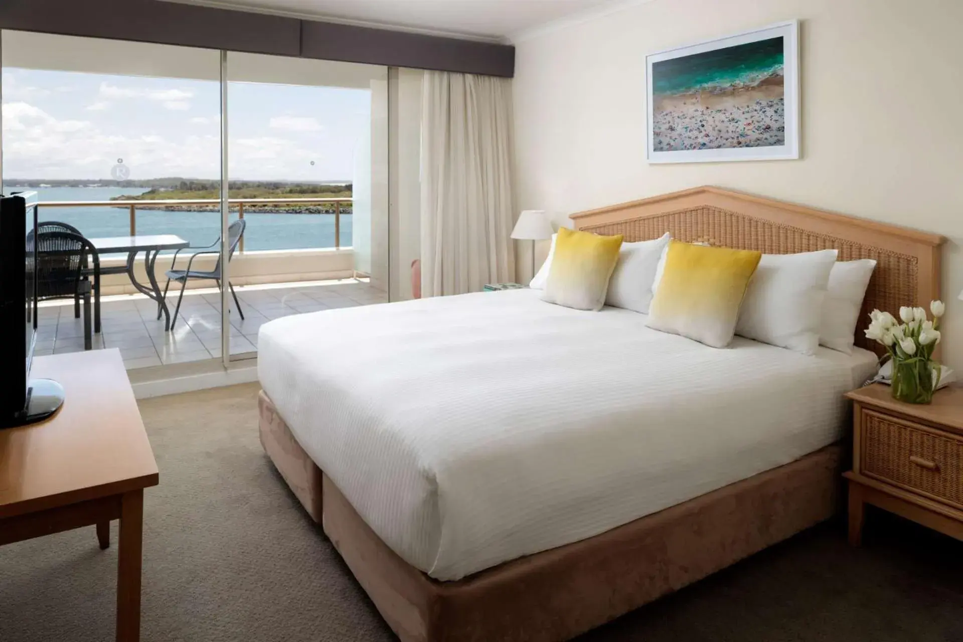 Two-Bedroom Apartment with Water View in Rydges Hotel Port Macquarie Two-Bedroom Apartment with Water View in Rydges Hotel Port Macquarie