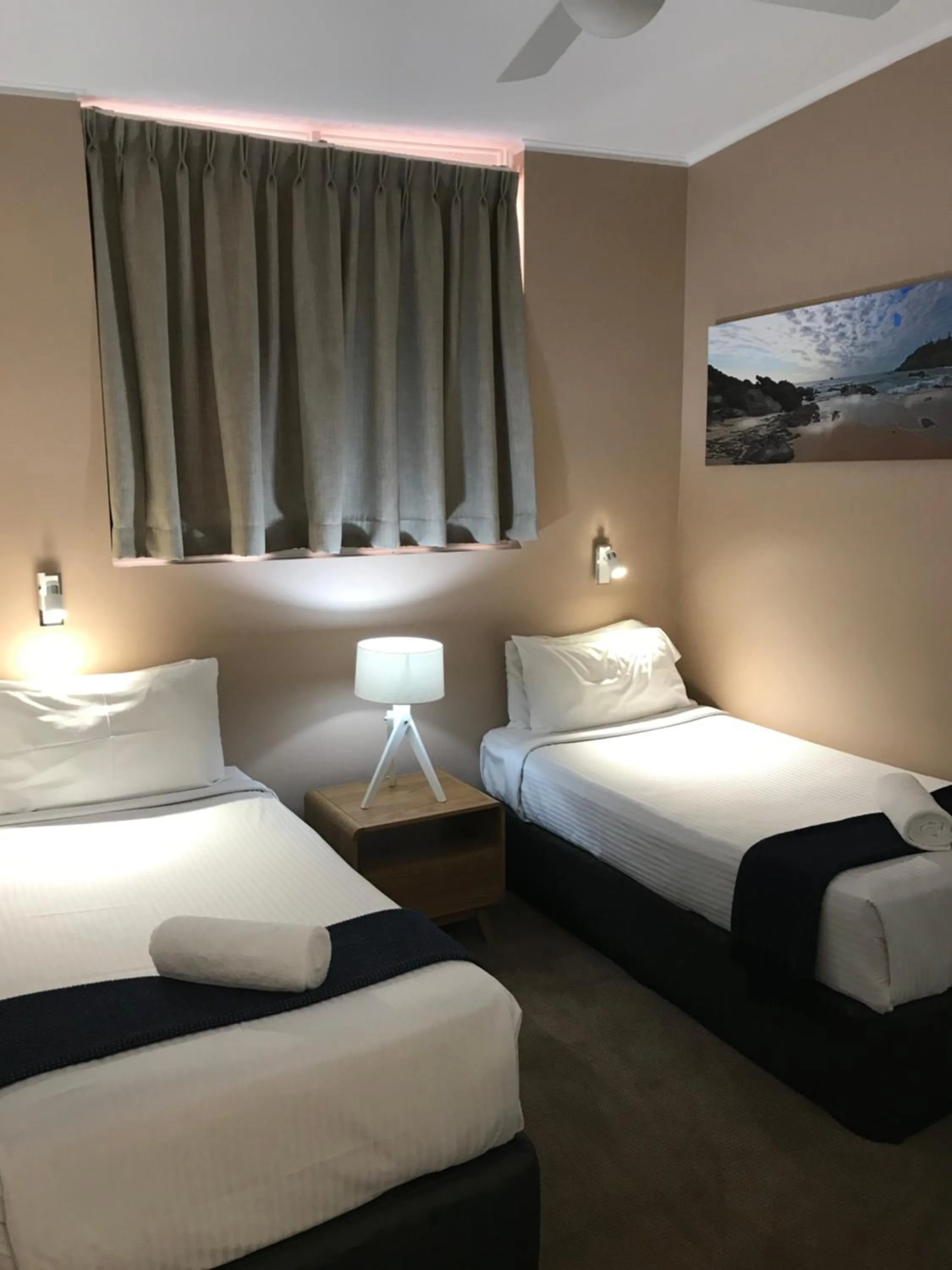 Bed in OCEAN BREEZE MOTEL