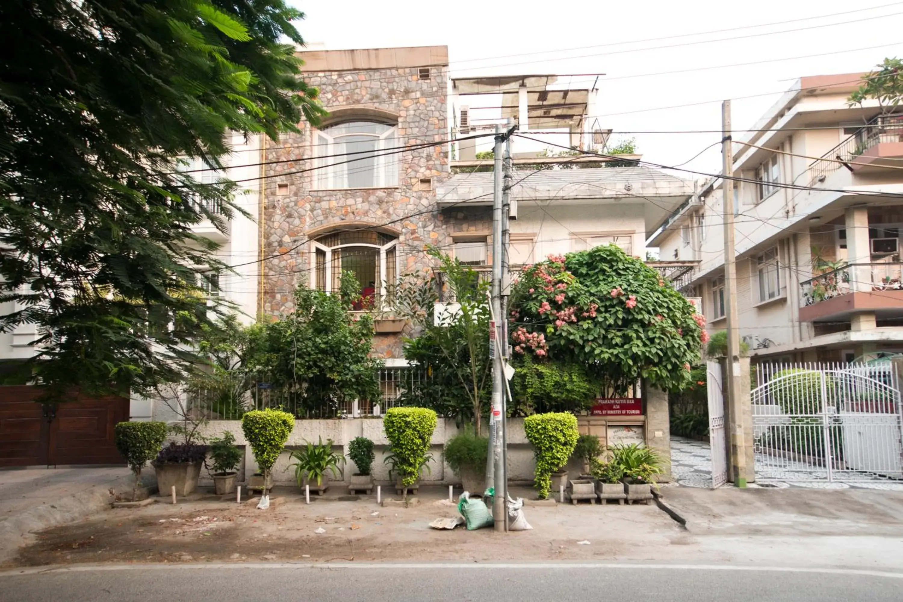 Facade/entrance in Prakash Kutir B&B Facade/entrance in Prakash Kutir B&B