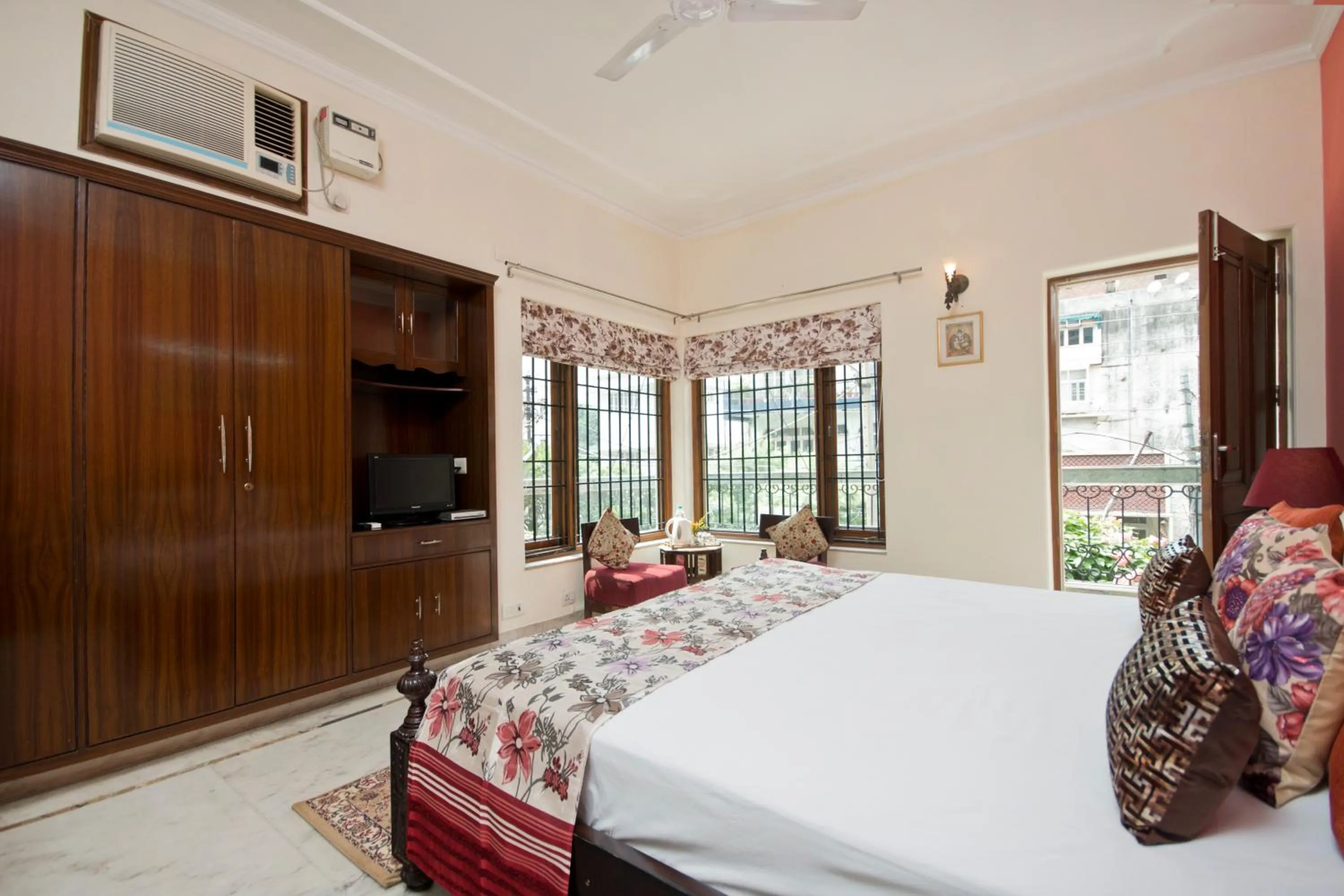 Bed in Prakash Kutir B&B