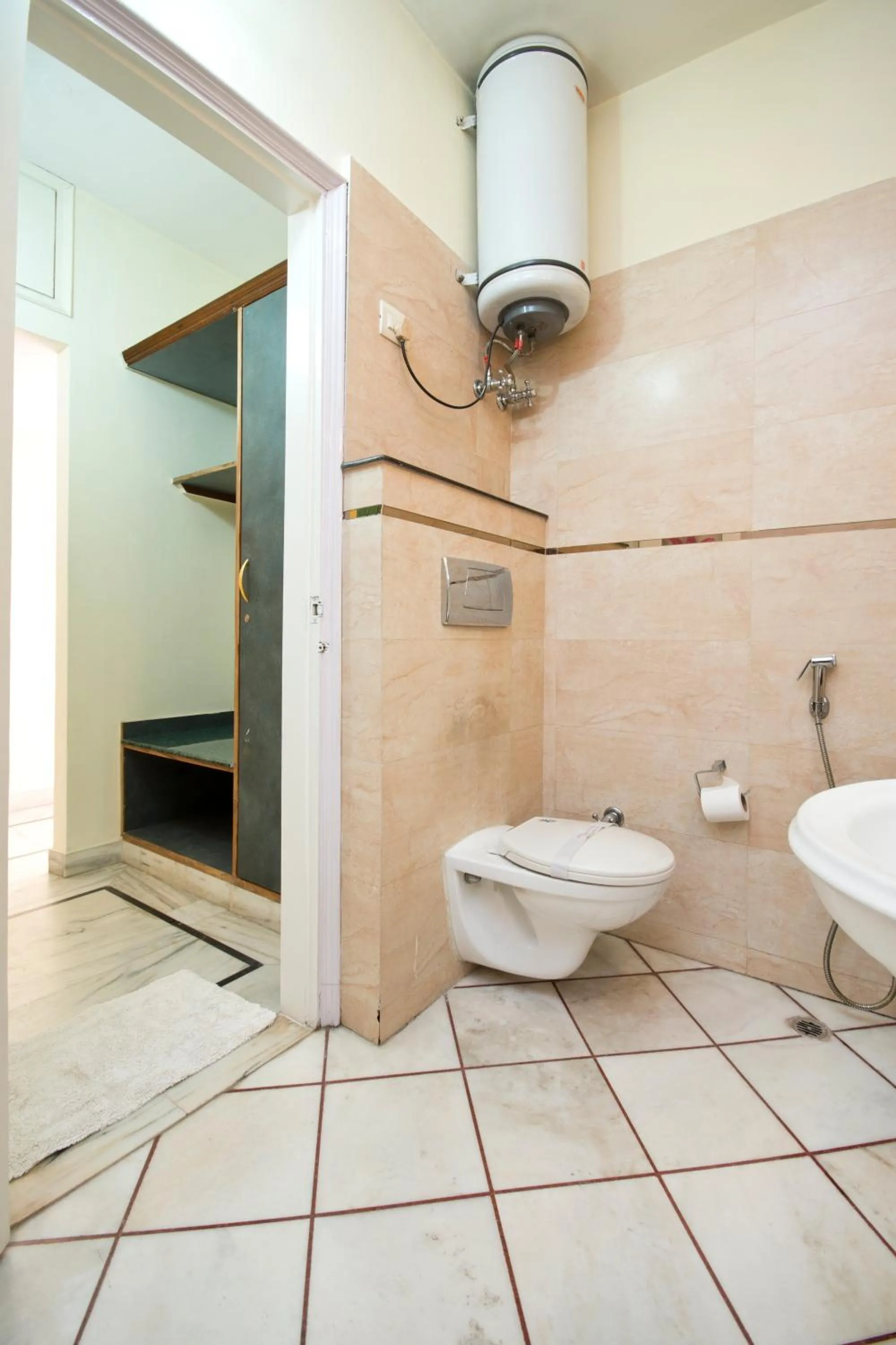 Toilet in Prakash Kutir B&B