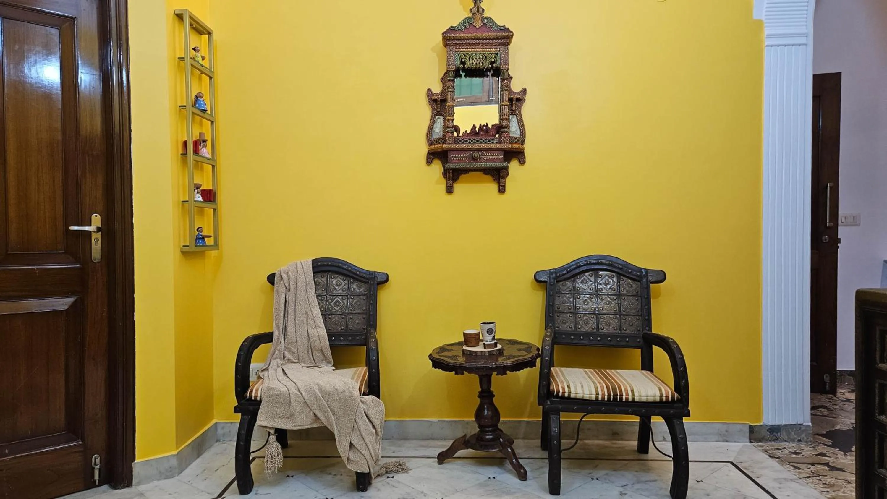 Living room in Prakash Kutir B&B