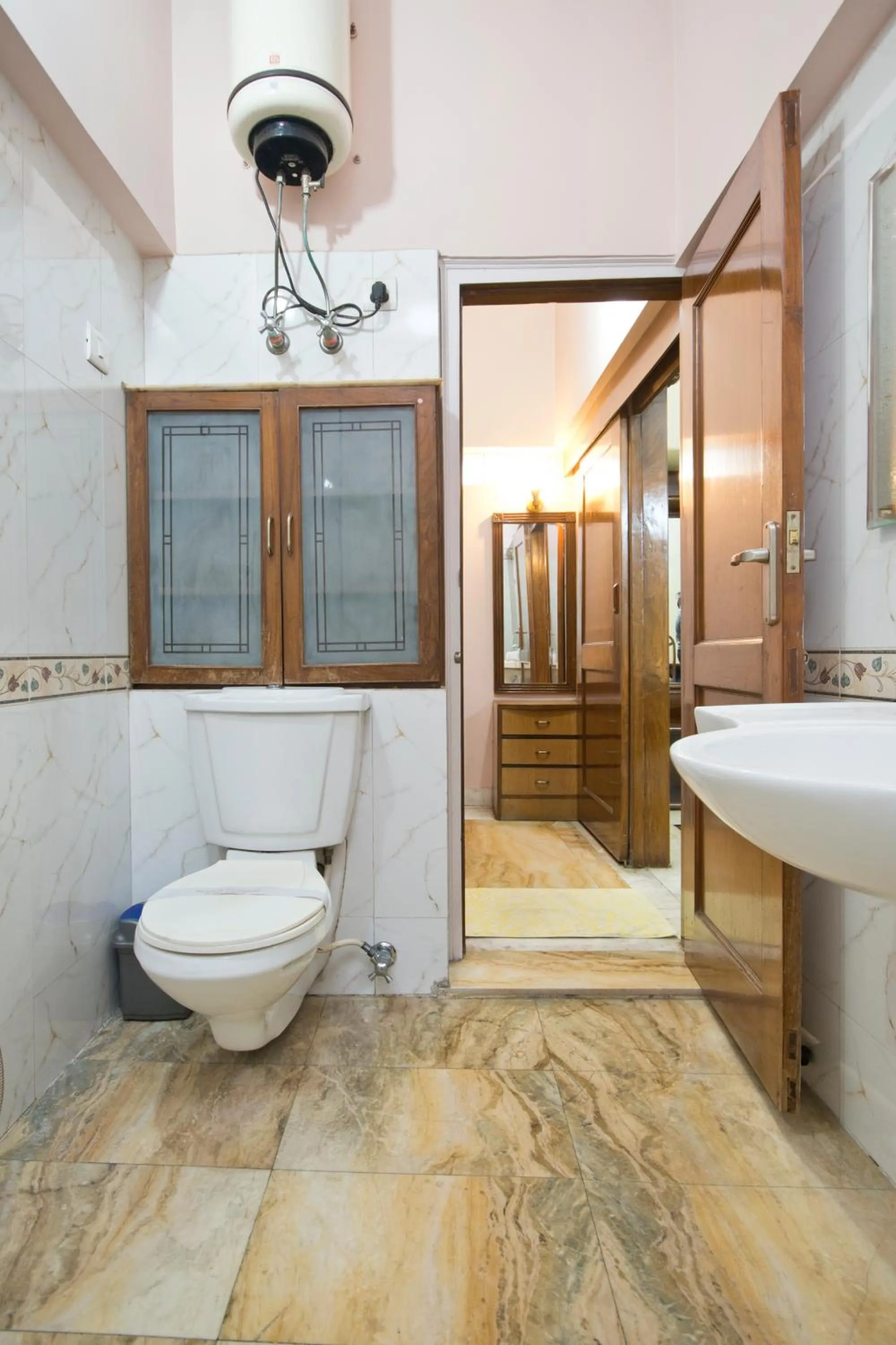 Toilet in Prakash Kutir B&B