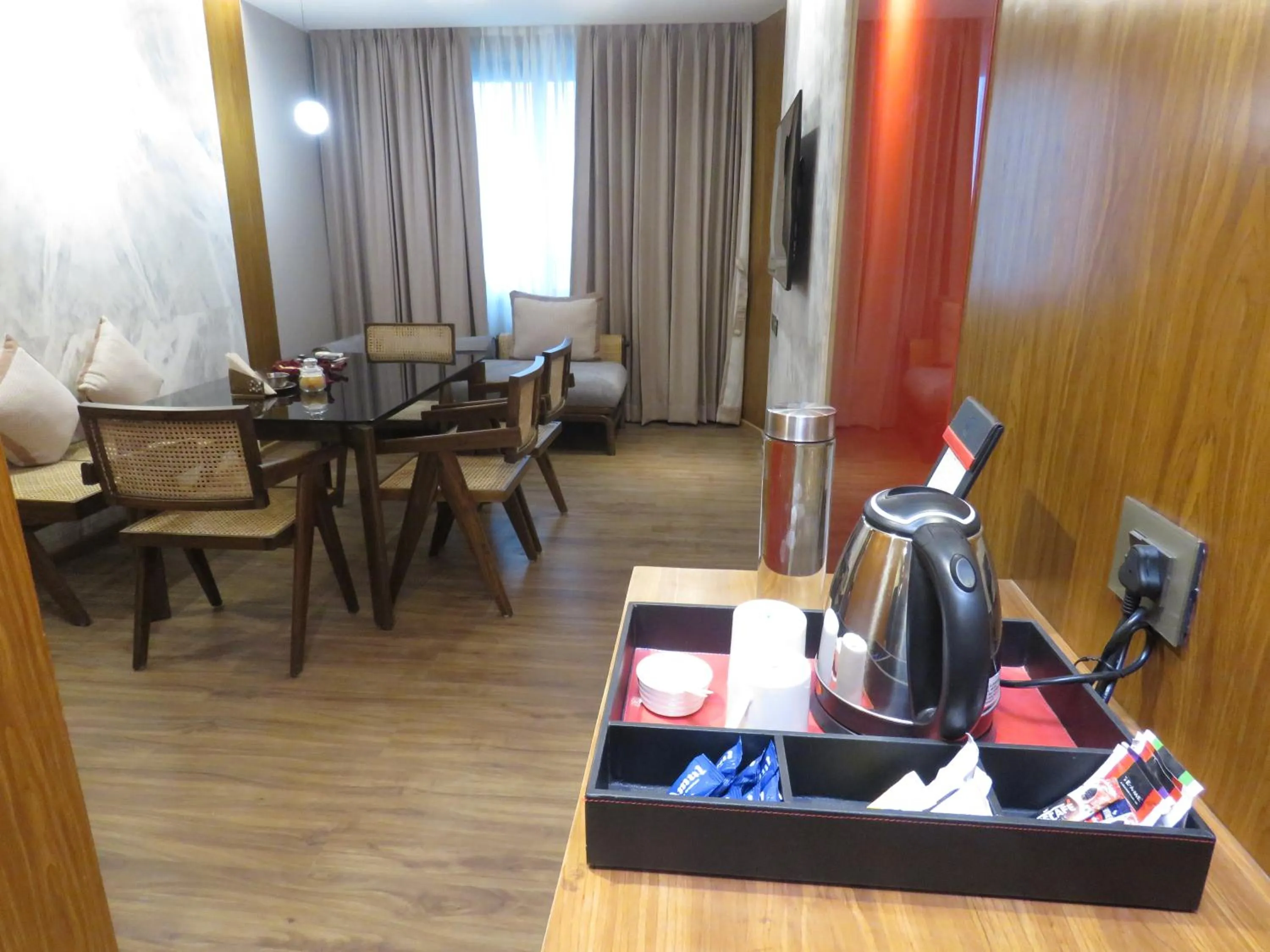 Coffee/tea facilities in Lords Plaza Surat