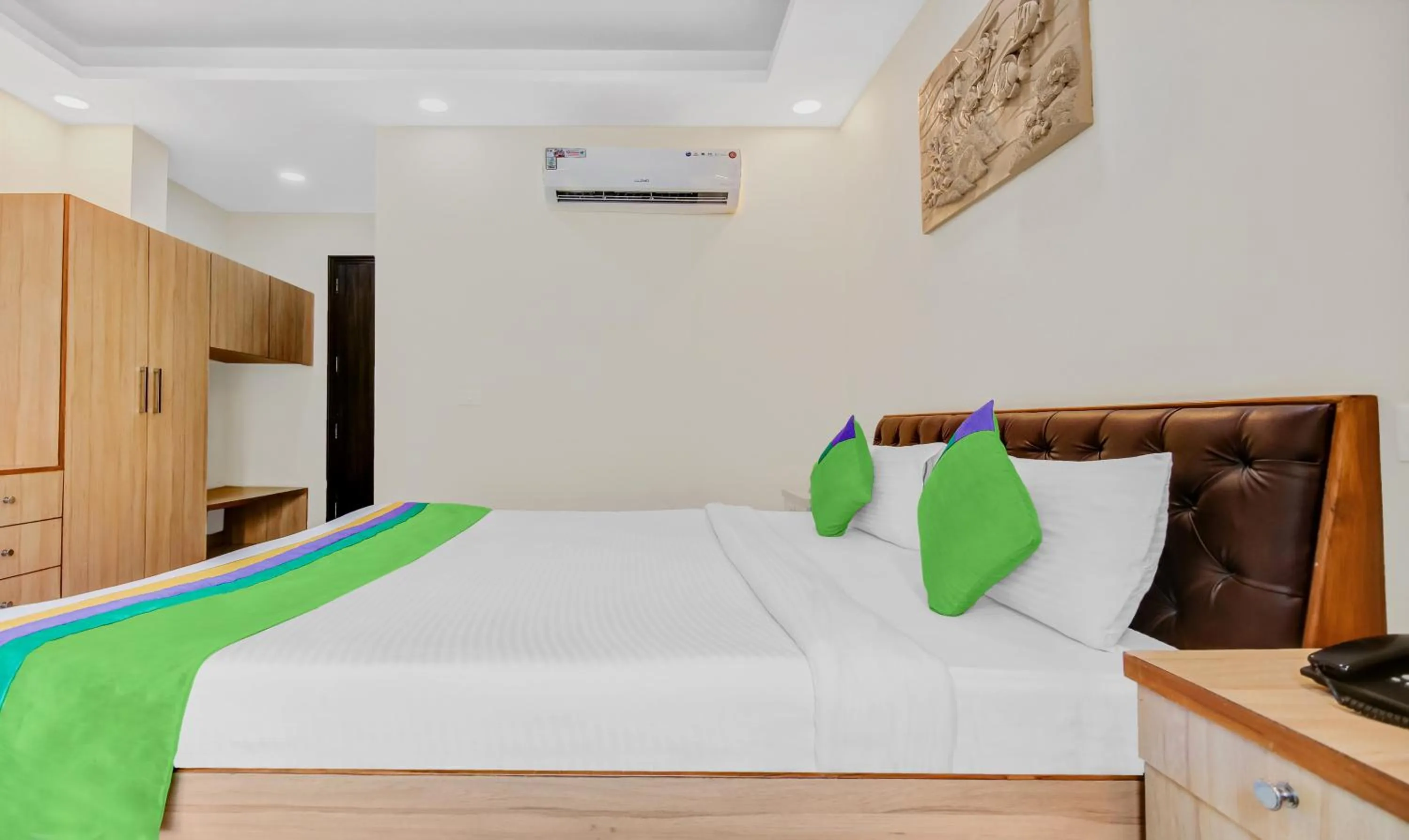 Bedroom, Bed in Treebo Sai Village Gold Souk - Sec 43