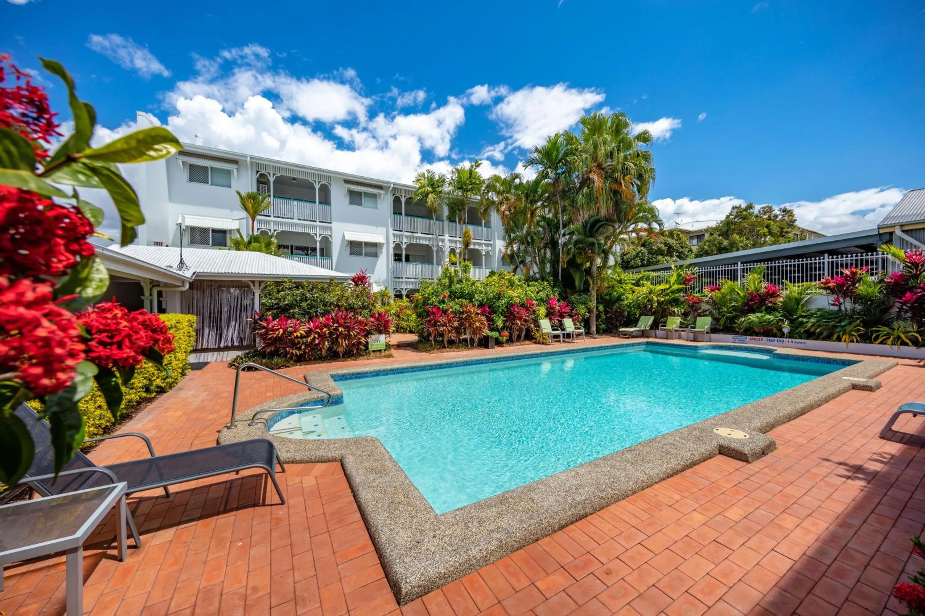 Swimming pool in City Terraces Cairns