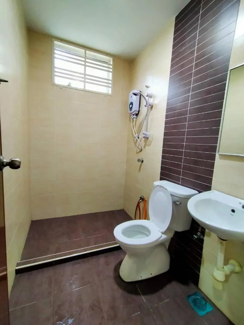 Shower in D' Anjung Inn