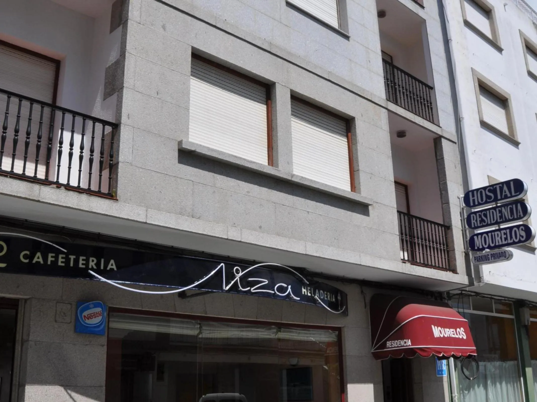 Property building in Hostal Mourelos