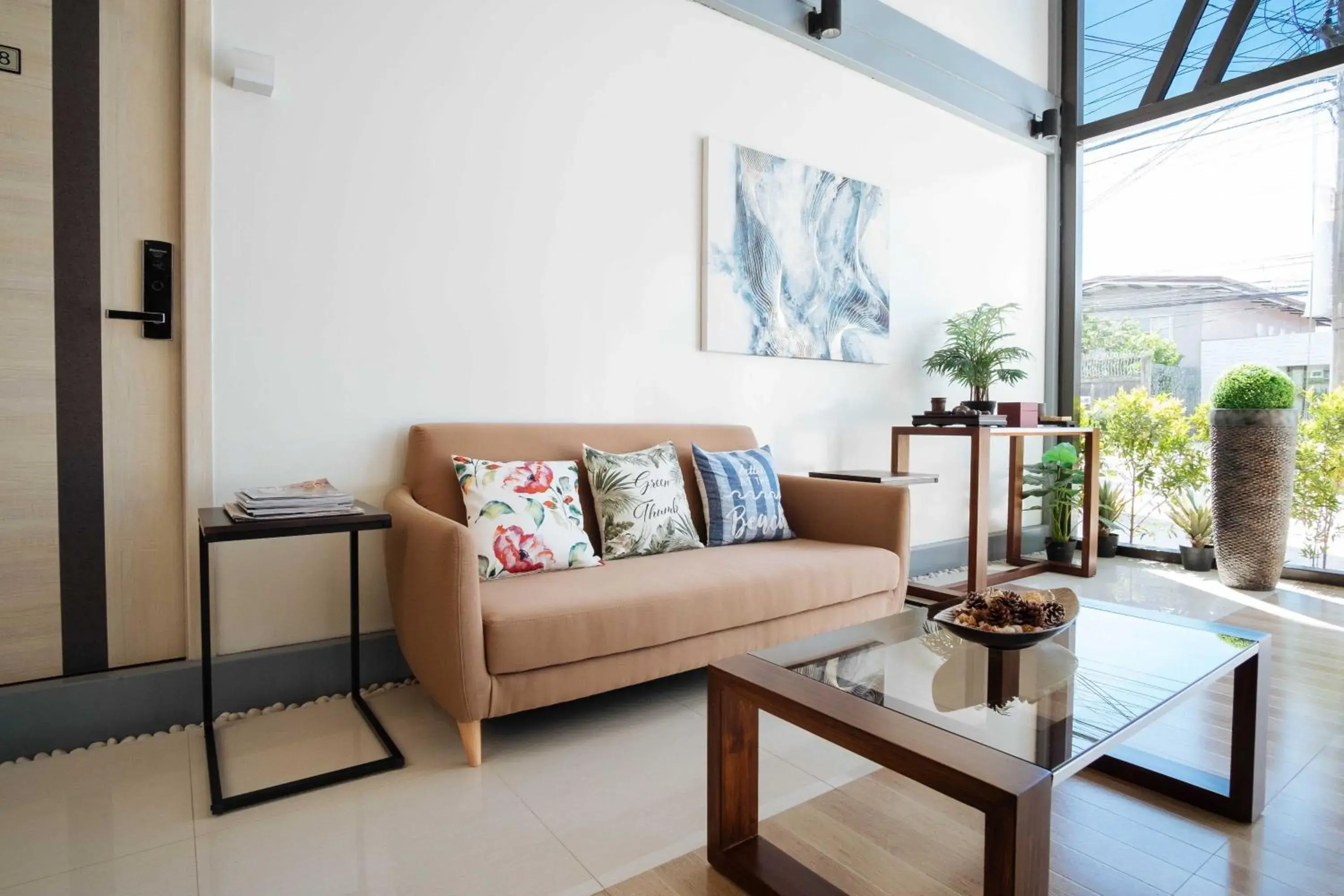 Living room in RedDoorz Plus @ AS Fortuna Cebu Living room in RedDoorz Plus @ AS Fortuna Cebu