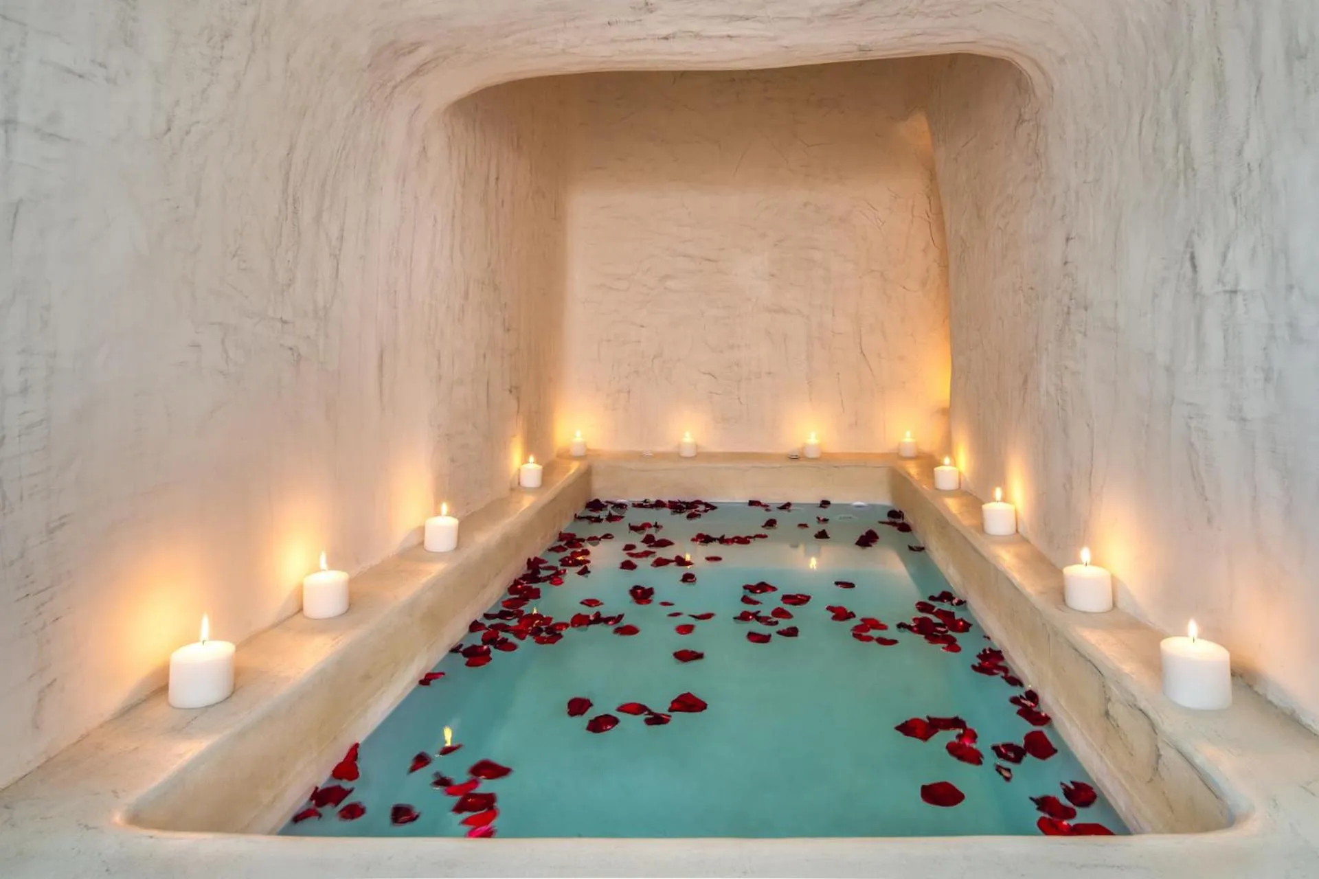 Hot Tub in Athina Luxury Suites